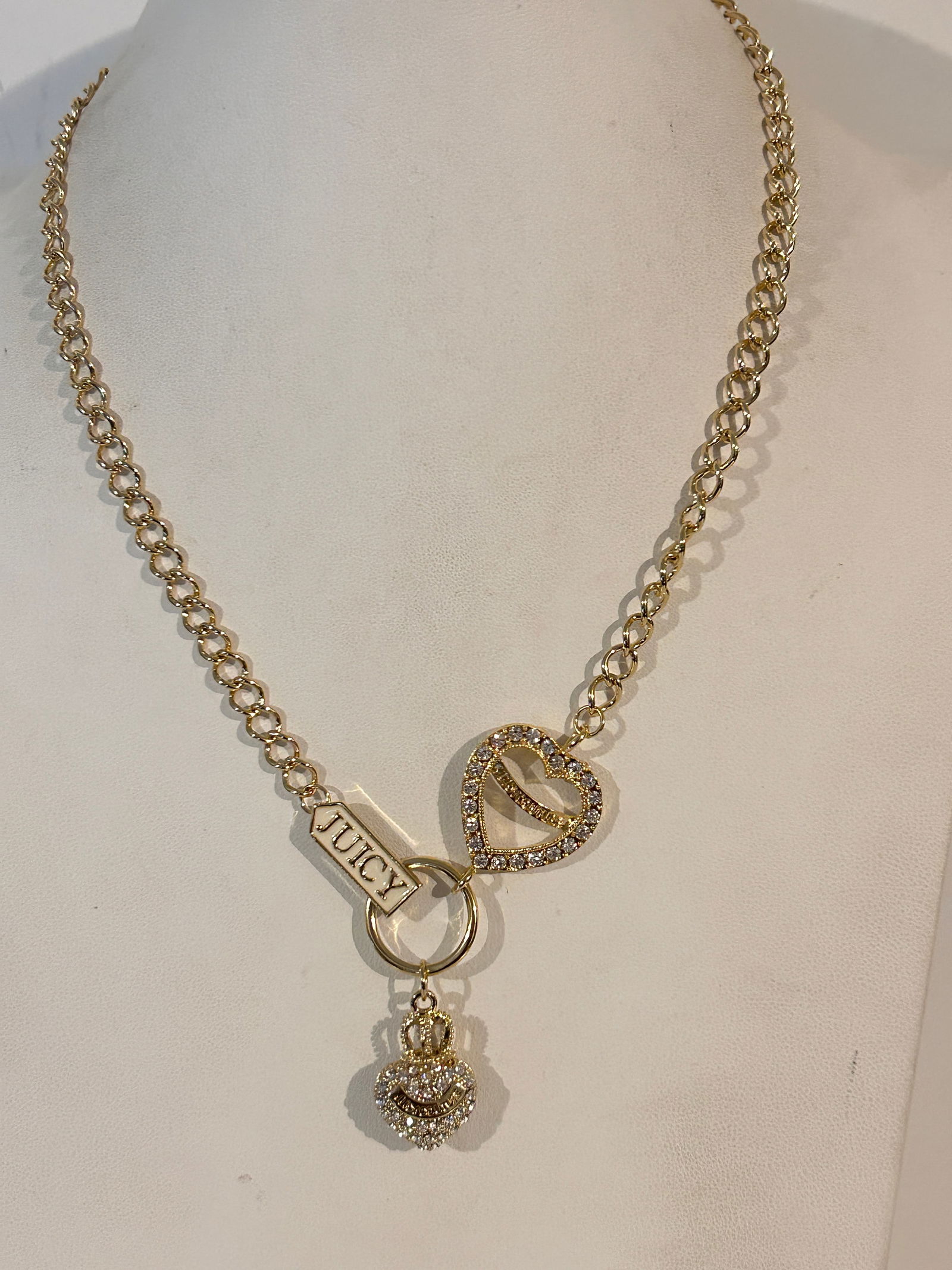 Vintage Juicy Couture Gold Tone Heart Necklace 18": Vintage Juicy Couture Gold Tone Heart Necklace 18" Please view all photos as they are part of the description and condition of this Item, Feel free to contact me with questions or picture requests! Us