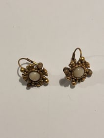 Vintage signed Venue USA gold-tone Fashion Earrings