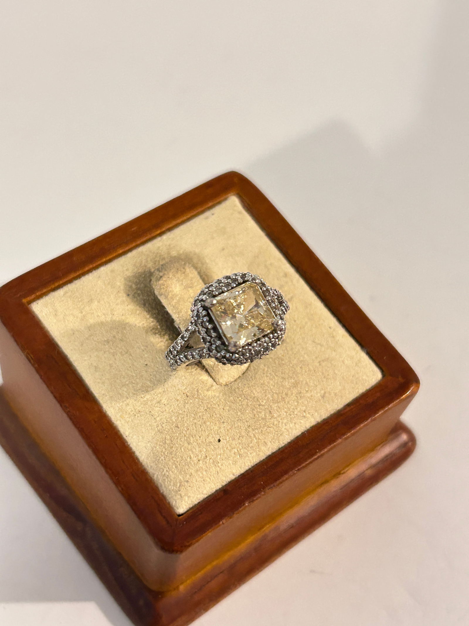 Vintage Sterling Silver Rhinestone Ring sz 6 (1 of 5)