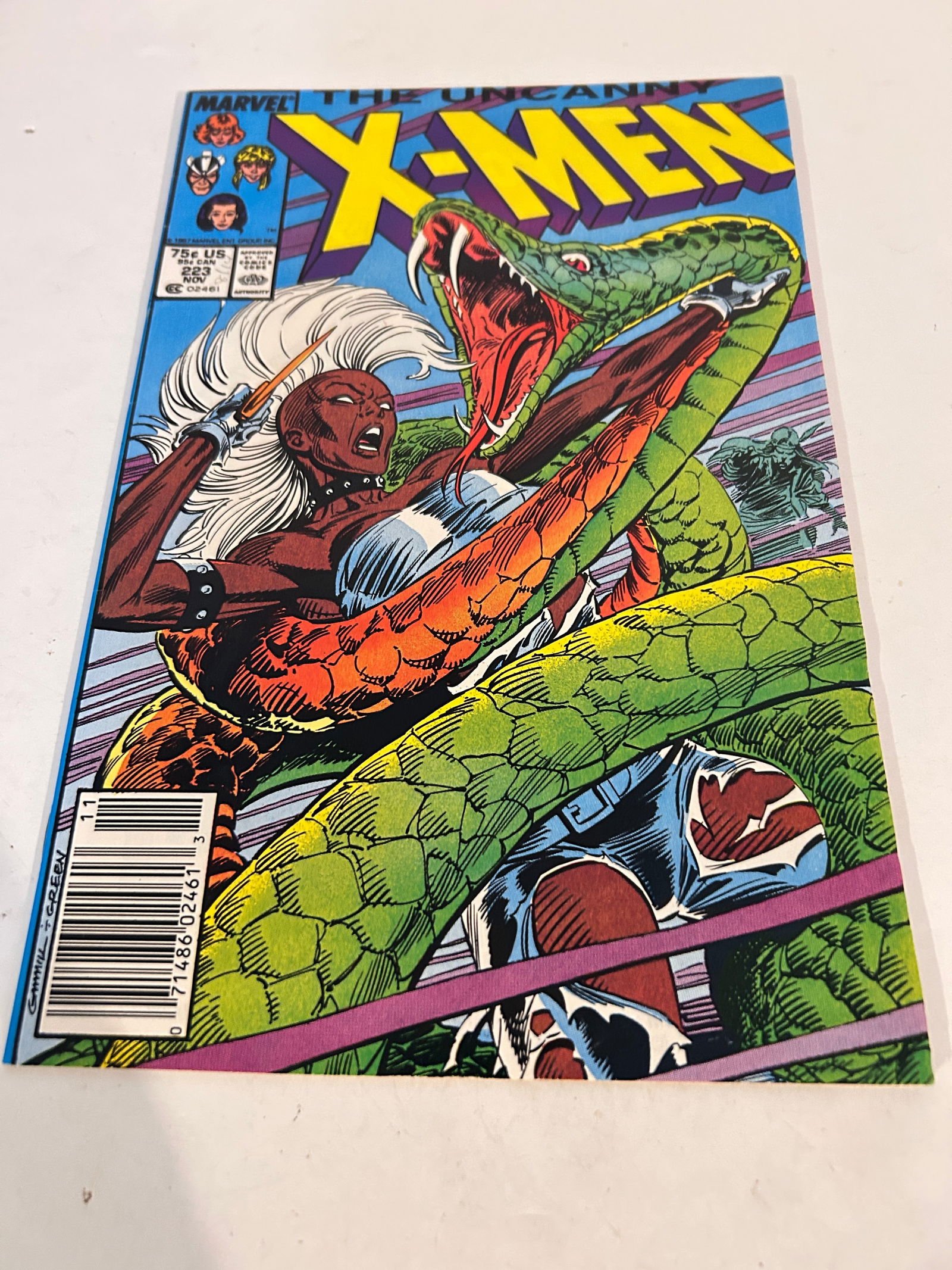 Vintage Comic Book X-Men # 223: Vintage Comic Book X-Men # 223 Please view all photos as they are part of the description and condition of this Item, Feel free to contact me with questions or picture requests! Used Item AS IS