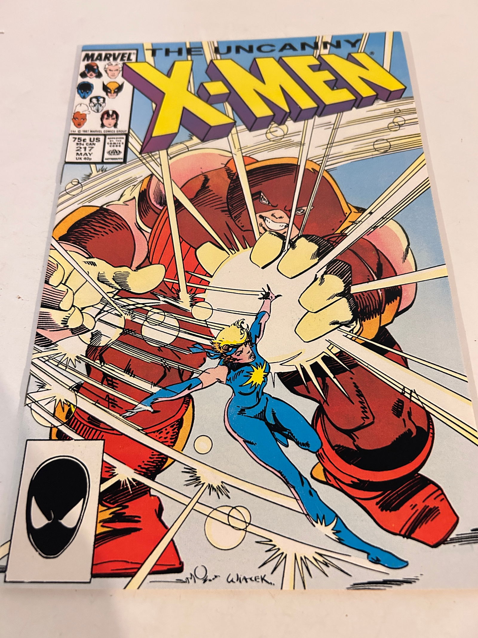 Vintage Comic Book X-Men # 217: Vintage Comic Book X-Men # 217 Please view all photos as they are part of the description and condition of this Item, Feel free to contact me with questions or picture requests! Used Item AS IS
