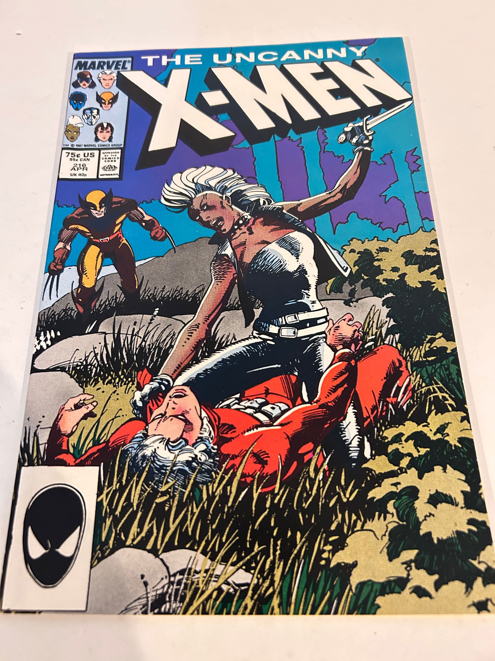 Vintage Comic Book X-Men # 216: Vintage Comic Book X-Men # 216 Please view all photos as they are part of the description and condition of this Item, Feel free to contact me with questions or picture requests! Used Item AS IS