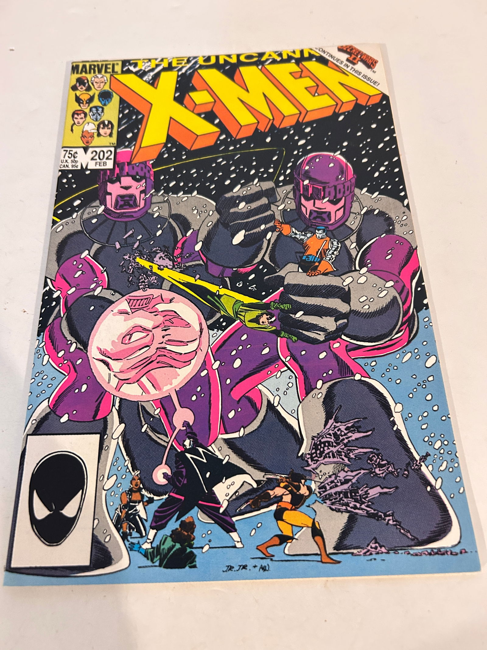 Vintage Comic Book X-Men # 202: Vintage Comic Book X-Men # 202 Please view all photos as they are part of the description and condition of this Item, Feel free to contact me with questions or picture requests! Used Item AS IS