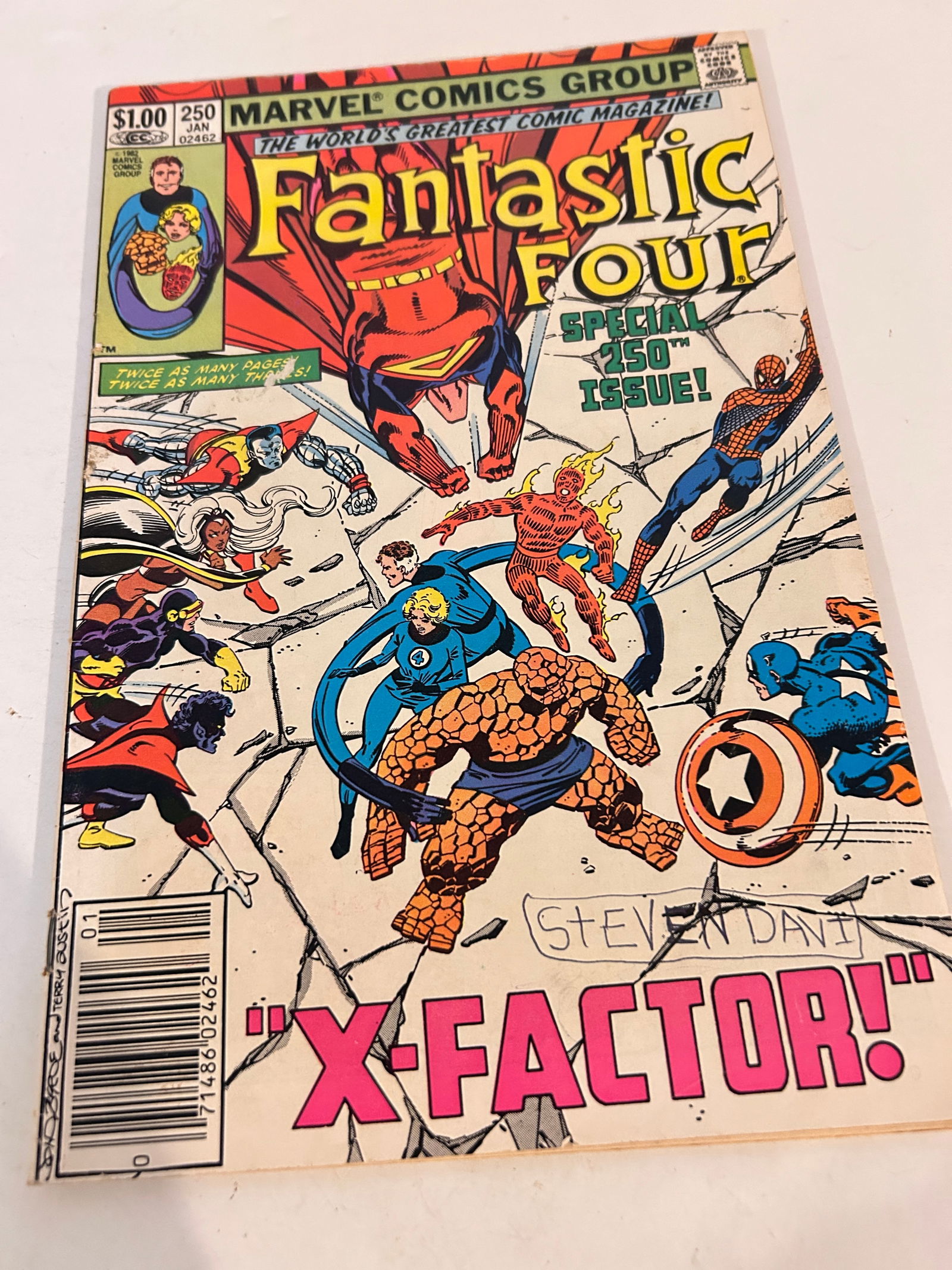 Vintage Comic Book Fantastic Four # 250: Vintage Comic Book Fantastic Four # 250 Please view all photos as they are part of the description and condition of this Item, Feel free to contact me with questions or picture requests! Used Item AS