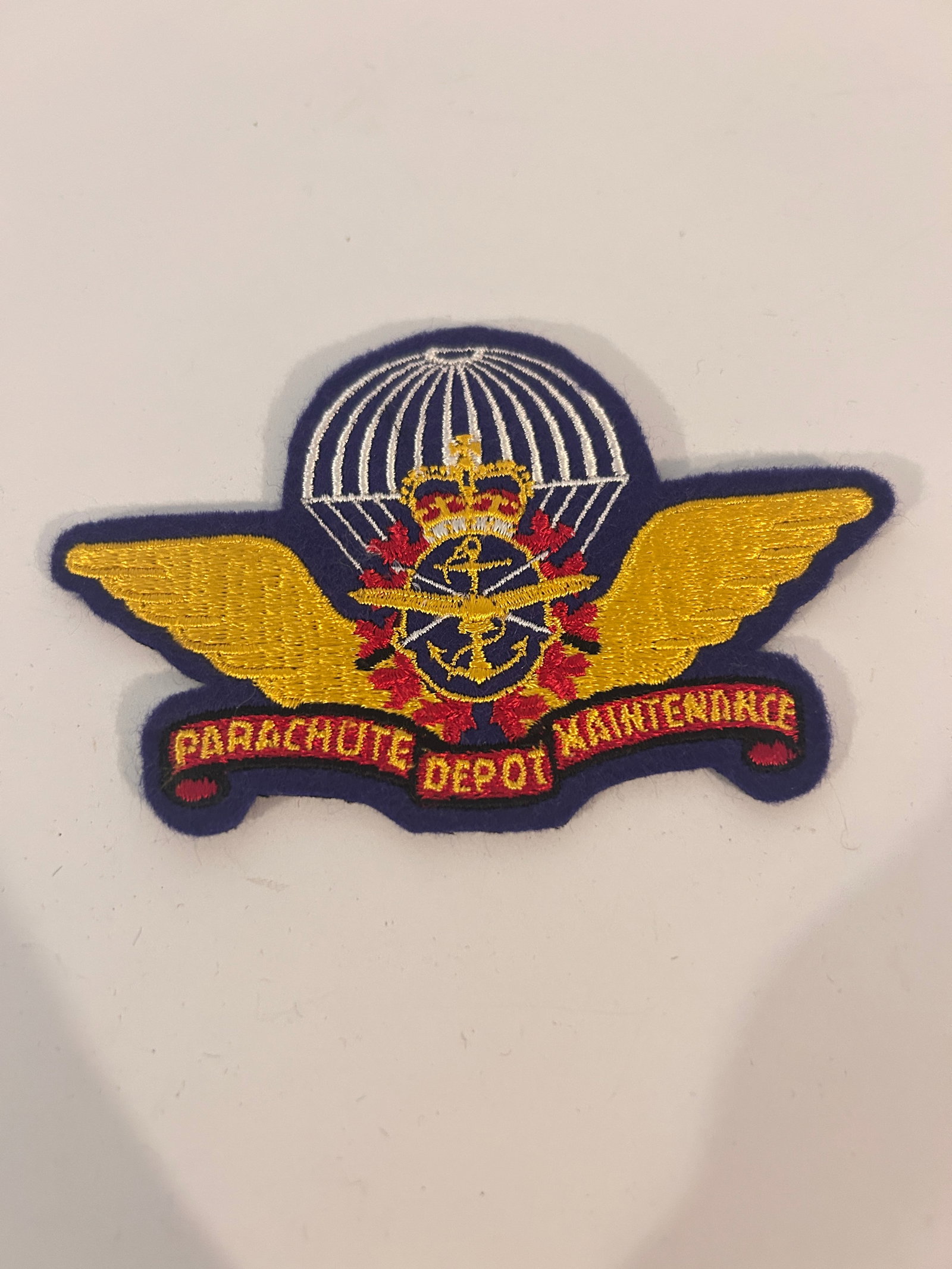 jacket insignia for a Parachute Depot Maintenance organization Patch: jacket insignia for a Parachute Depot Maintenance organization Patch Please view all photos as they are part of the description and condition of this Item, Feel free to contact me with questions or pi