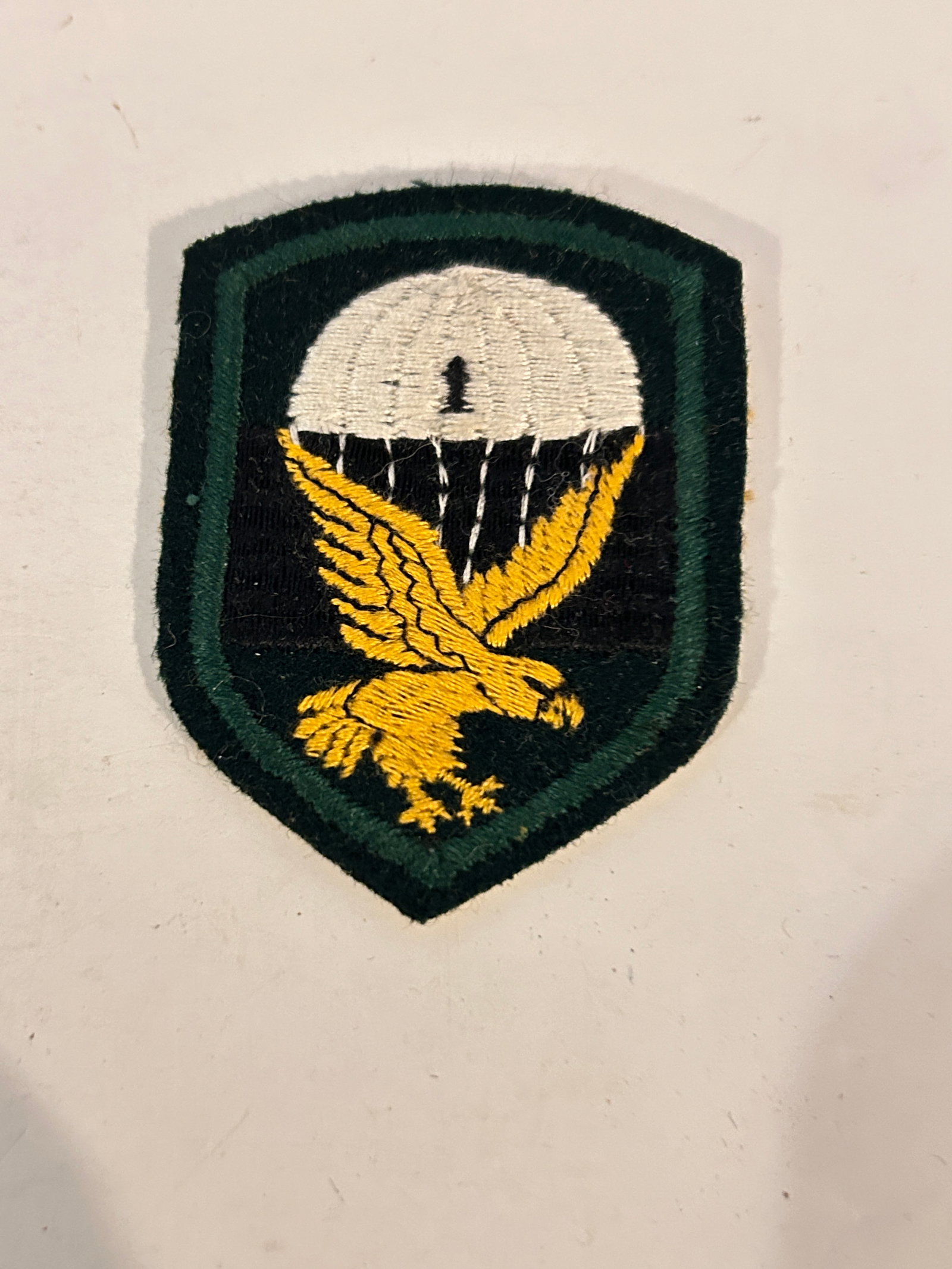 Vintage Military Patch: Vintage Military Patch Please view all photos as they are part of the description and condition of this Item, Feel free to contact me with questions or picture requests! Used Item AS IS
