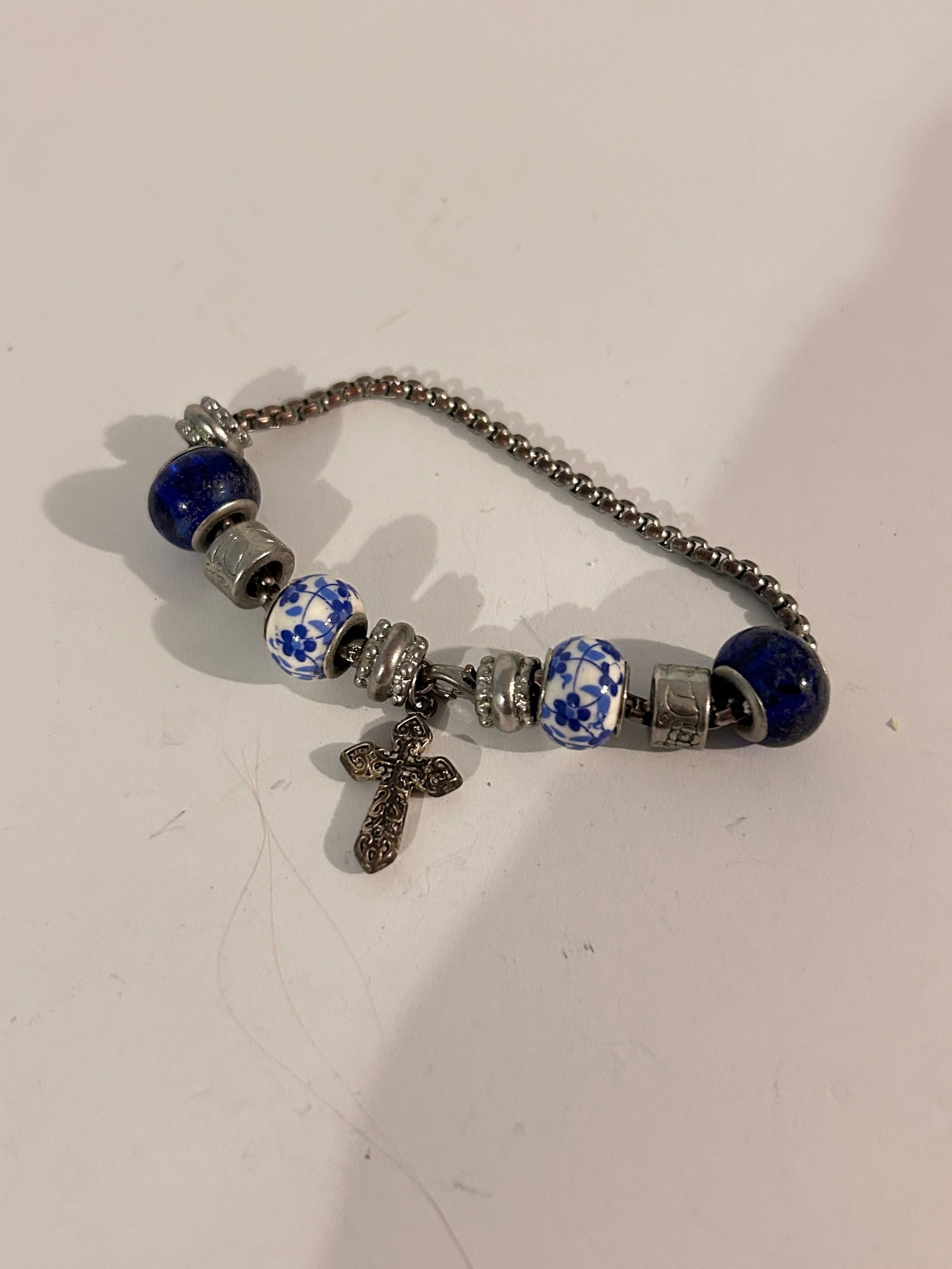 Cobalt Blue Bead Bracelet Silver Tone Glass and Porcelain Cross 7" (1 of 4)