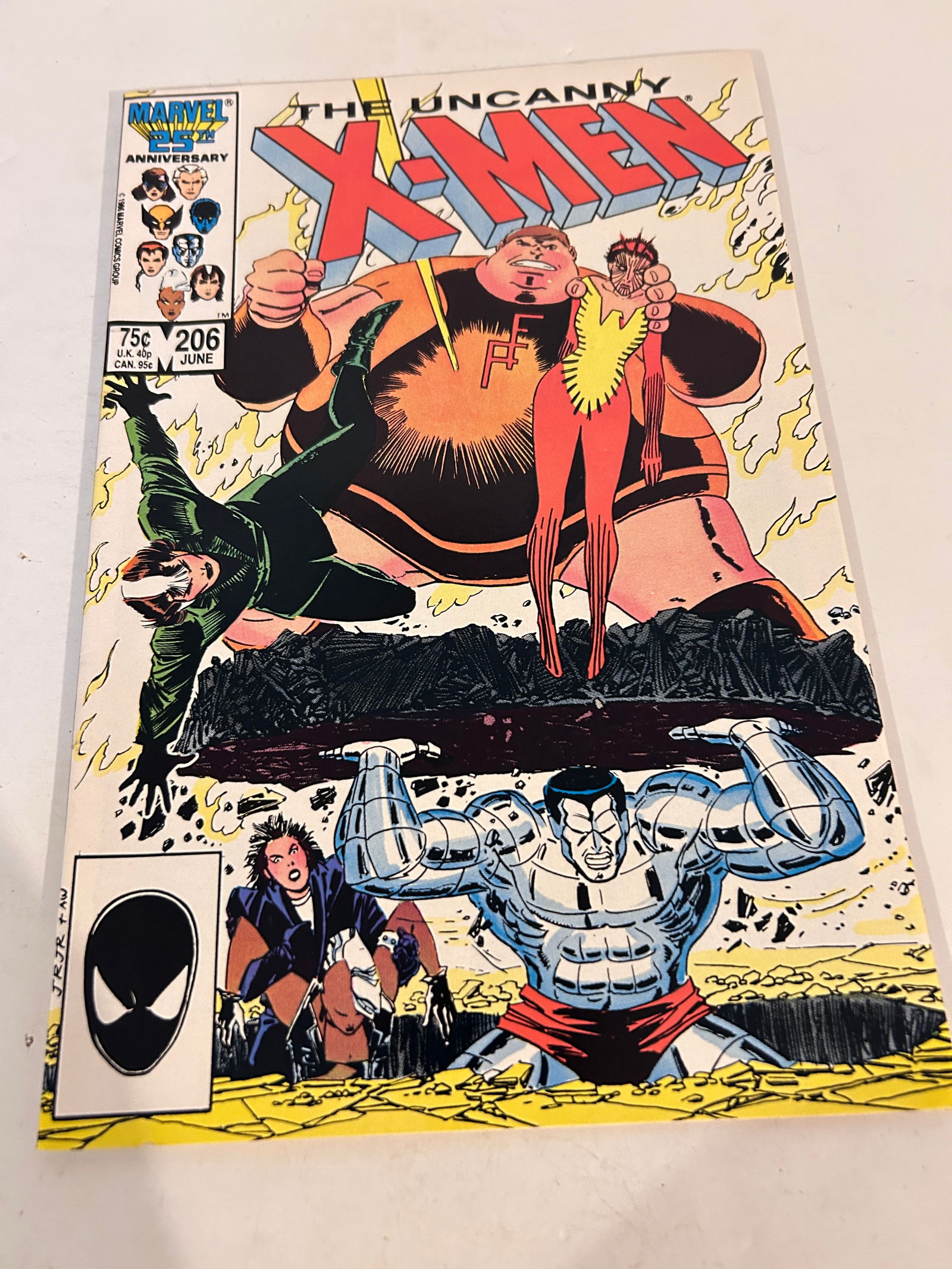 Vintage Comic Book X-Men # 206: Vintage Comic Book X-Men # 206 Please view all photos as they are part of the description and condition of this Item, Feel free to contact me with questions or picture requests! Used Item AS IS