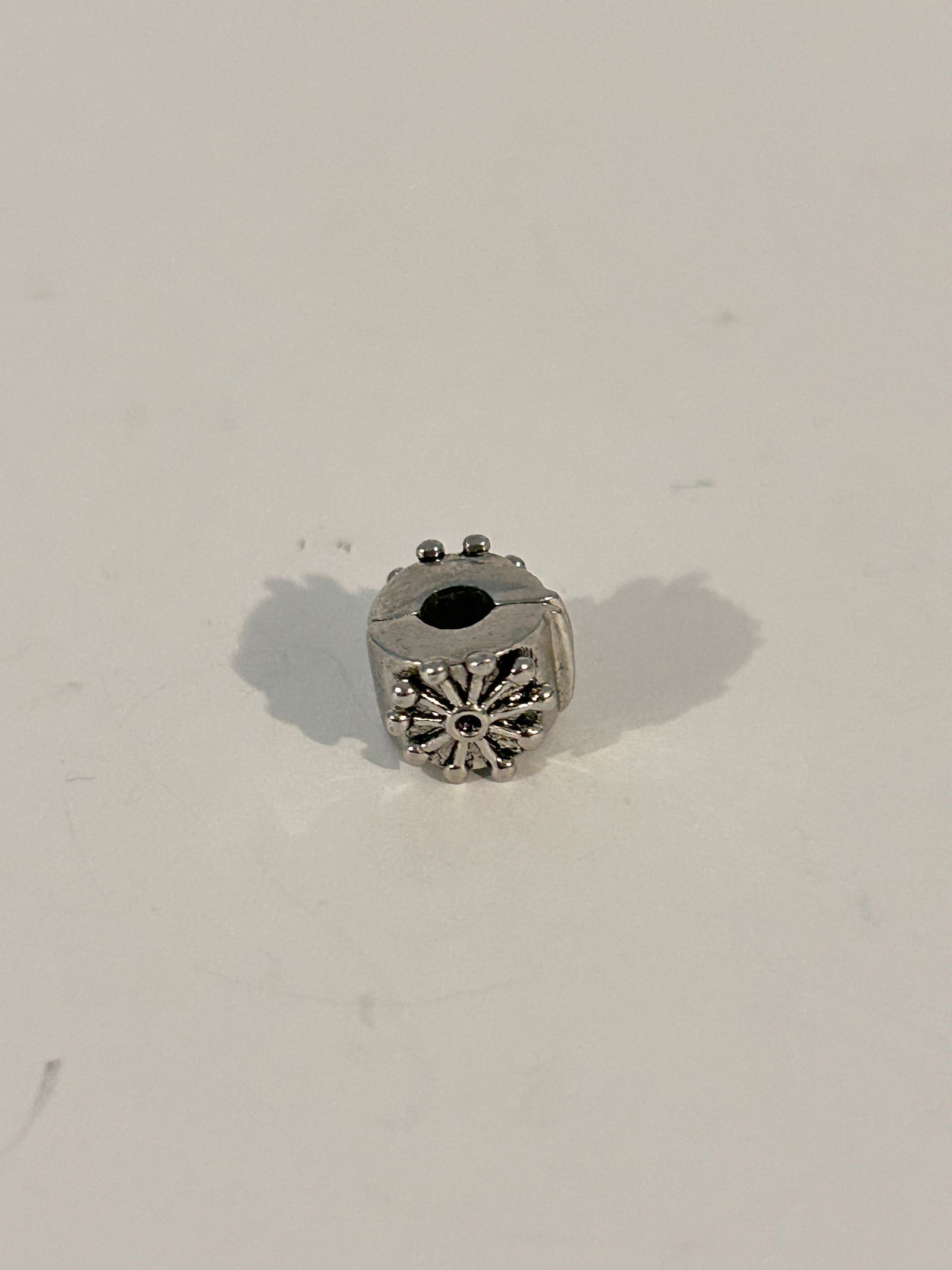 Vintage Pandora Sterling Silver Charm: Vintage Pandora Sterling Silver Charm Please view all photos as they are part of the description and condition of this Item, Feel free to contact me with questions or picture requests! Used Item AS IS
