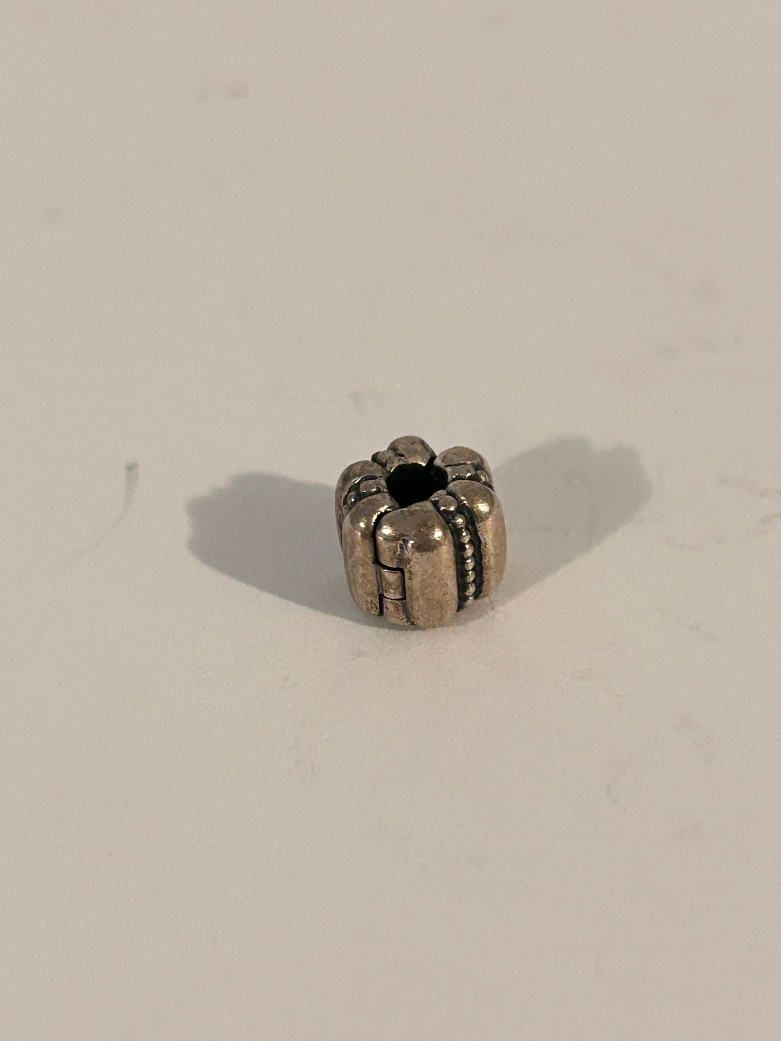 Vintage Pandora Sterling Silver Charm: Vintage Pandora Sterling Silver Charm Please view all photos as they are part of the description and condition of this Item, Feel free to contact me with questions or picture requests! Used Item AS IS