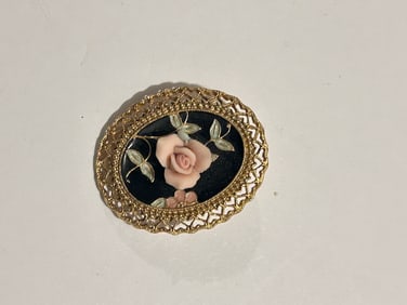 Vintage Gold tone floral Brooch