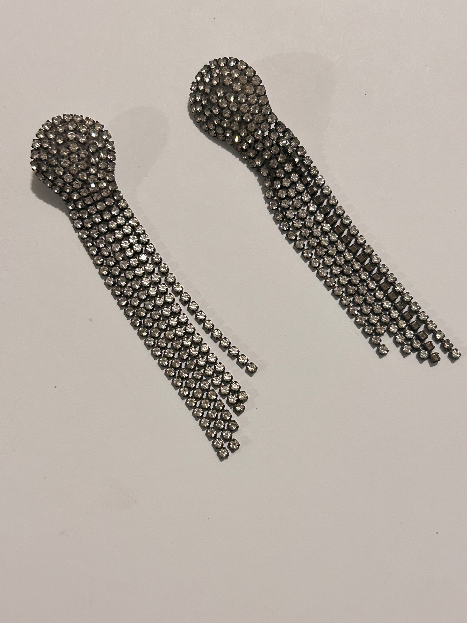 Vintage Rhinestone Fashion Earrings: Vintage Rhinestone Fashion Earrings Please view all photos as they are part of the description and condition of this Item, Feel free to contact me with questions or picture requests! Used Item AS IS