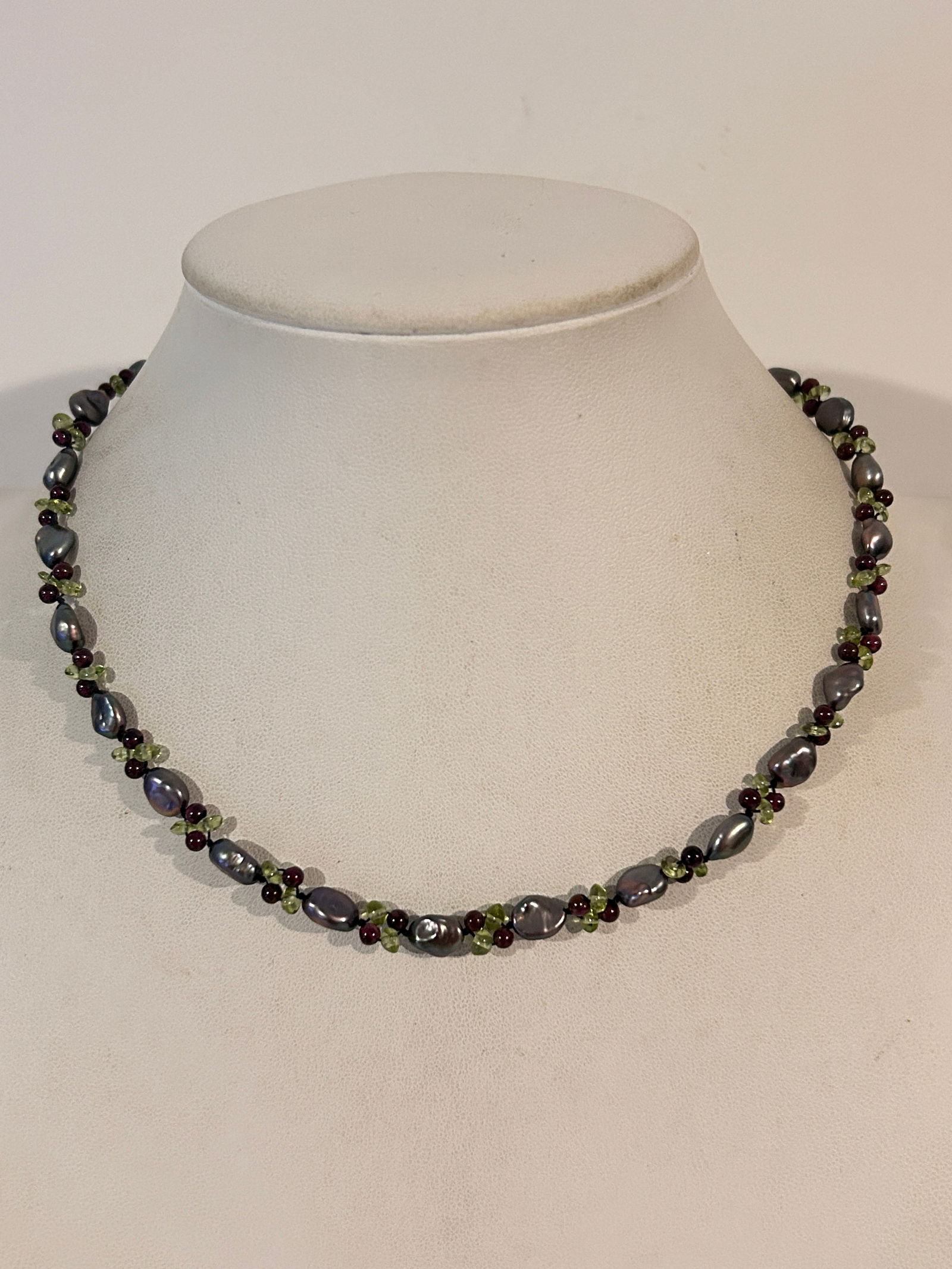 Vintage Sterling Silver Fresh Water Pearl bead Necklace sz 16": Vintage Sterling Silver Fresh Water Pearl bead Necklace sz 16" Please view all photos as they are part of the description and condition of this Item, Feel free to contact me with questions or picture