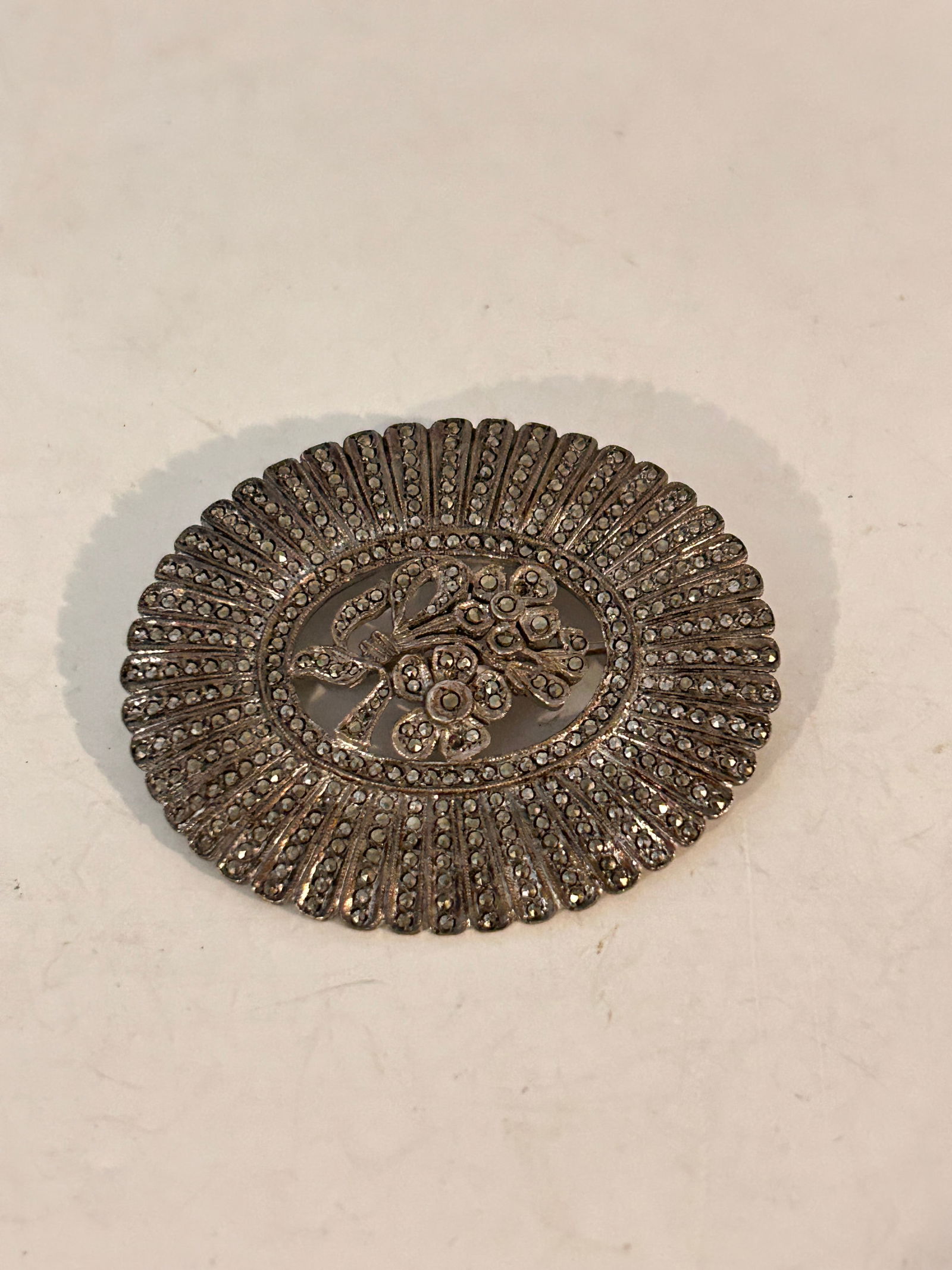 Vtg Art Deco Kilmer & Daniels KD Sterling Marcasite Brooch Floral: Vtg Art Deco Kilmer & Daniels KD Sterling Marcasite Brooch Floral Please view all photos as they are part of the description and condition of this Item, Feel free to contact me with questions or pictu