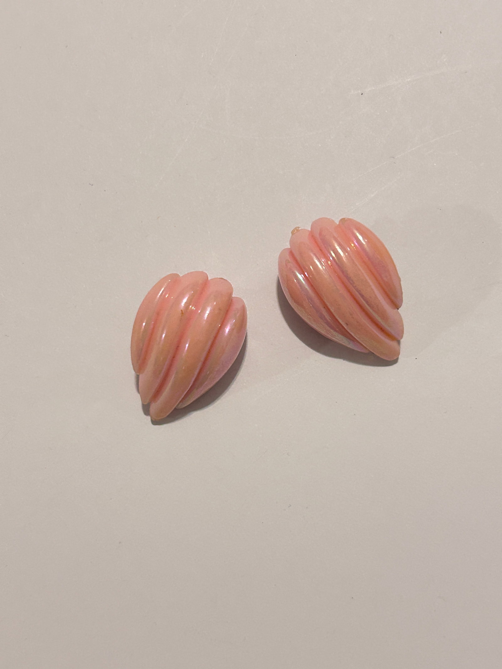 Vintage Pink Acrylic Fashion Earrings: Vintage Pink Acrylic Fashion Earrings Please view all photos as they are part of the description and condition of this Item, Feel free to contact me with questions or picture requests! Used Item AS IS