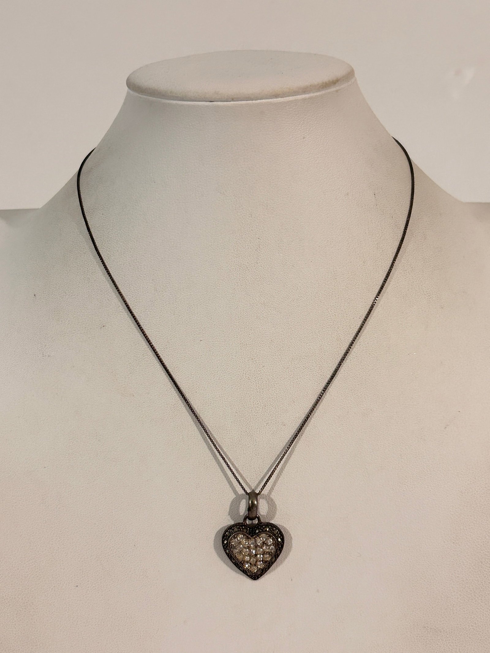 Vintage Sterling Silver Thailand Heart pendant Necklace 18": Vintage Sterling Silver Thailand Heart pendant Necklace 18" Please view all photos as they are part of the description and condition of this Item, Feel free to contact me with questions or picture req