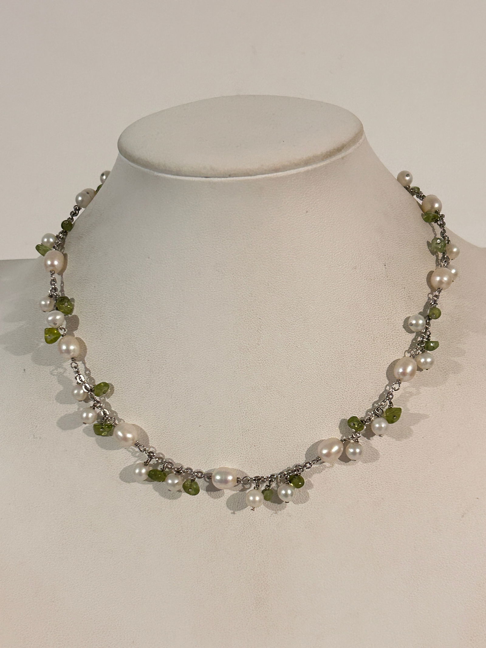 Vintage Sterling Silver Pearl bead Necklace 15": Vintage Sterling Silver Pearl bead Necklace 15" Please view all photos as they are part of the description and condition of this Item, Feel free to contact me with questions or picture requests! Used