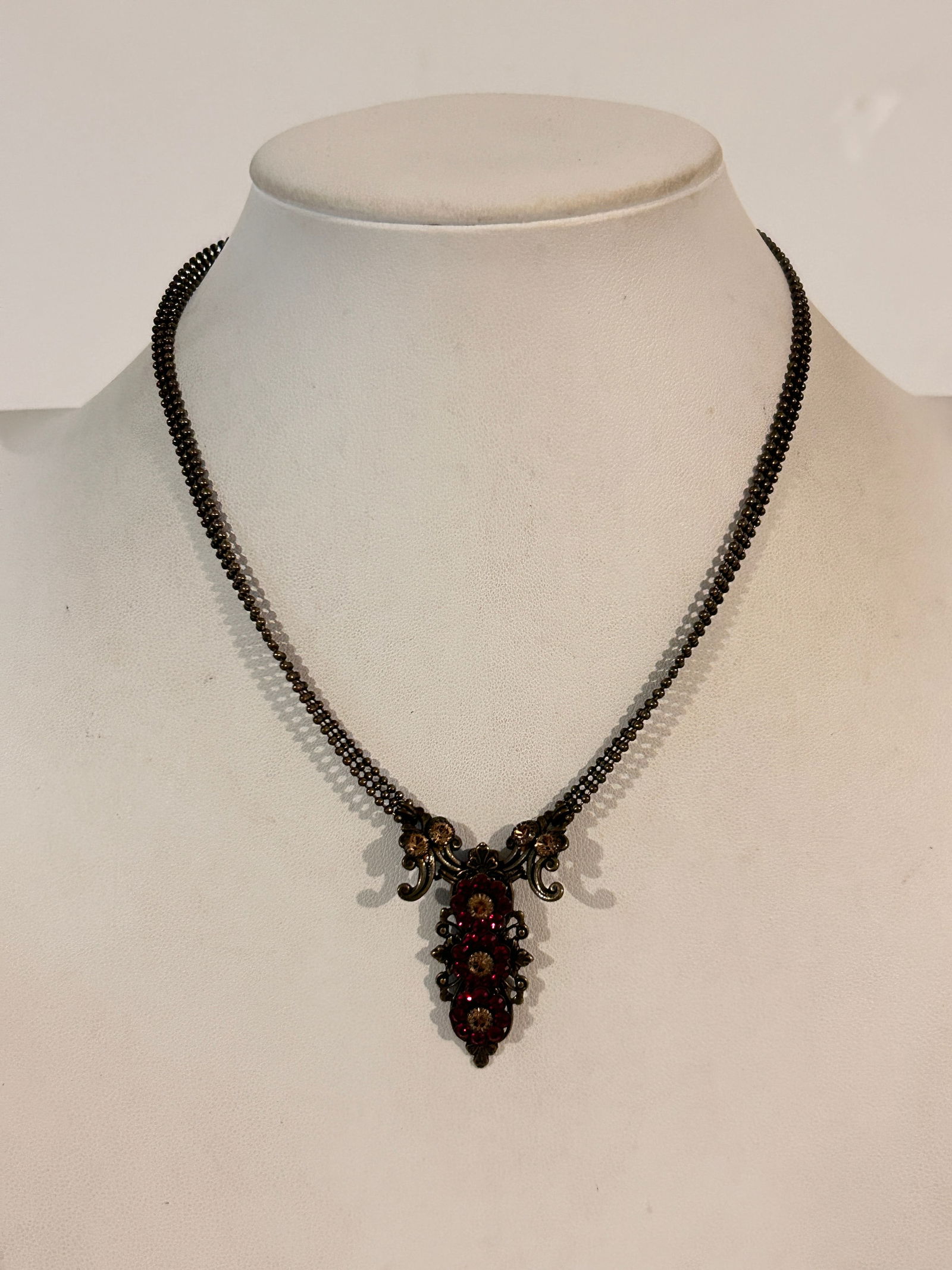 Vintage Kenny Ma Swarovski crystals necklace with a red floral pendant 14": Vintage Kenny Ma Swarovski crystals necklace with a red floral pendant 14" Please view all photos as they are part of the description and condition of this Item, Feel free to contact me with questions