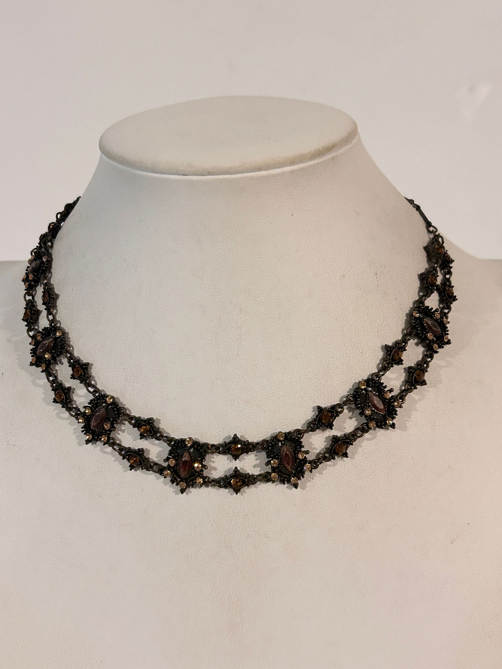 Vintage Bronze tone metal choker necklace with taupe, grey, and champagne-colored crystals 14": Vintage Bronze tone metal choker necklace with taupe, grey, and champagne-colored crystals 14" Please view all photos as they are part of the description and condition of this Item, Feel free to conta