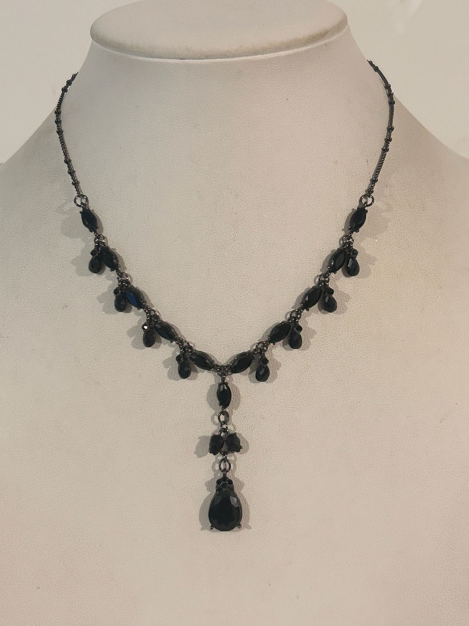 Vintage black rhinestone or glass drop chain necklace 14": Vintage black rhinestone or glass drop chain necklace 14" Please view all photos as they are part of the description and condition of this Item, Feel free to contact me with questions or picture reque