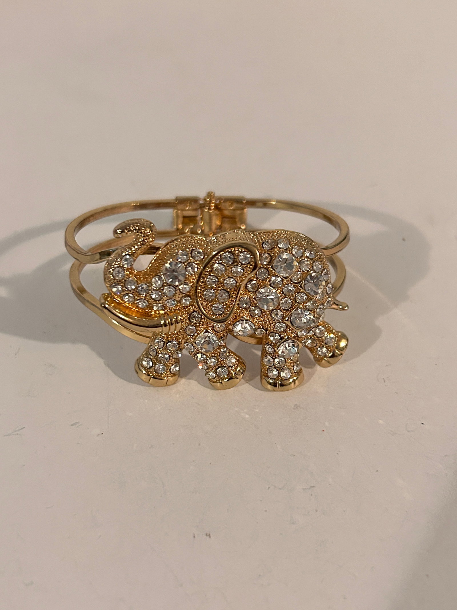 Vintage gold-toned elephant bangle bracelet adorned with clear rhinestones 7": Vintage gold-toned elephant bangle bracelet adorned with clear rhinestones 7" Please view all photos as they are part of the description and condition of this Item, Feel free to contact me with questi