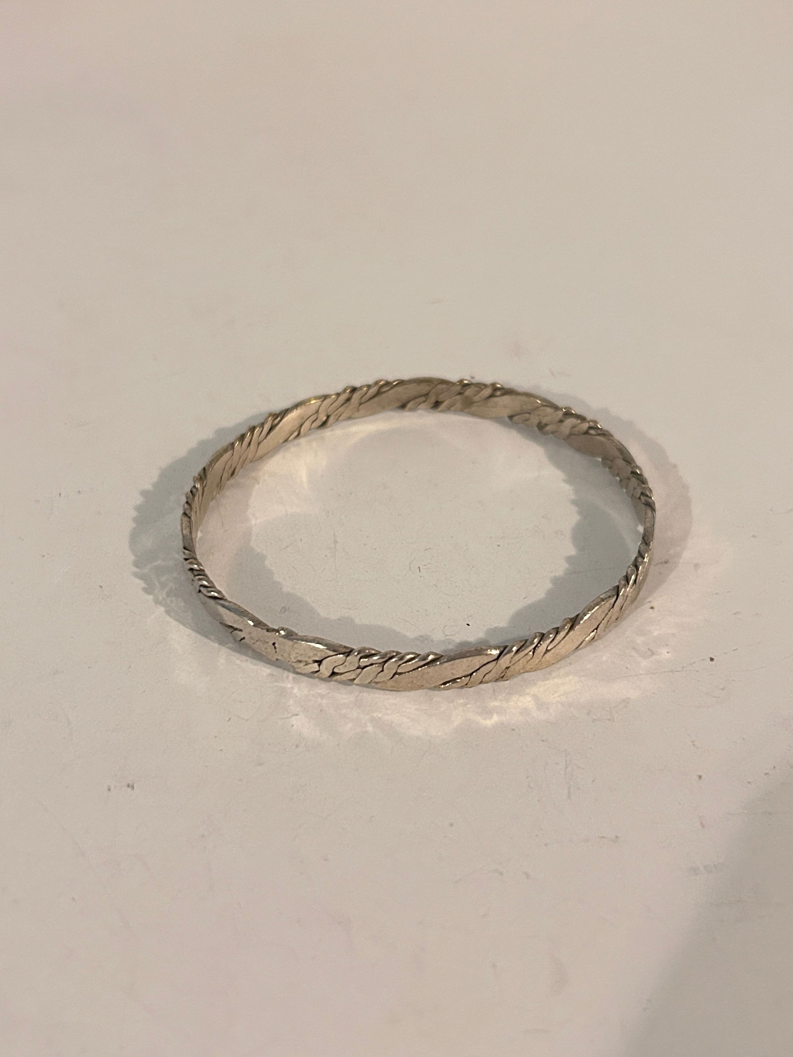 Vintage Silvertone Bracelet 7": Vintage Silvertone Bracelet 7" Please view all photos as they are part of the description and condition of this Item, Feel free to contact me with questions or picture requests! Used Item AS IS