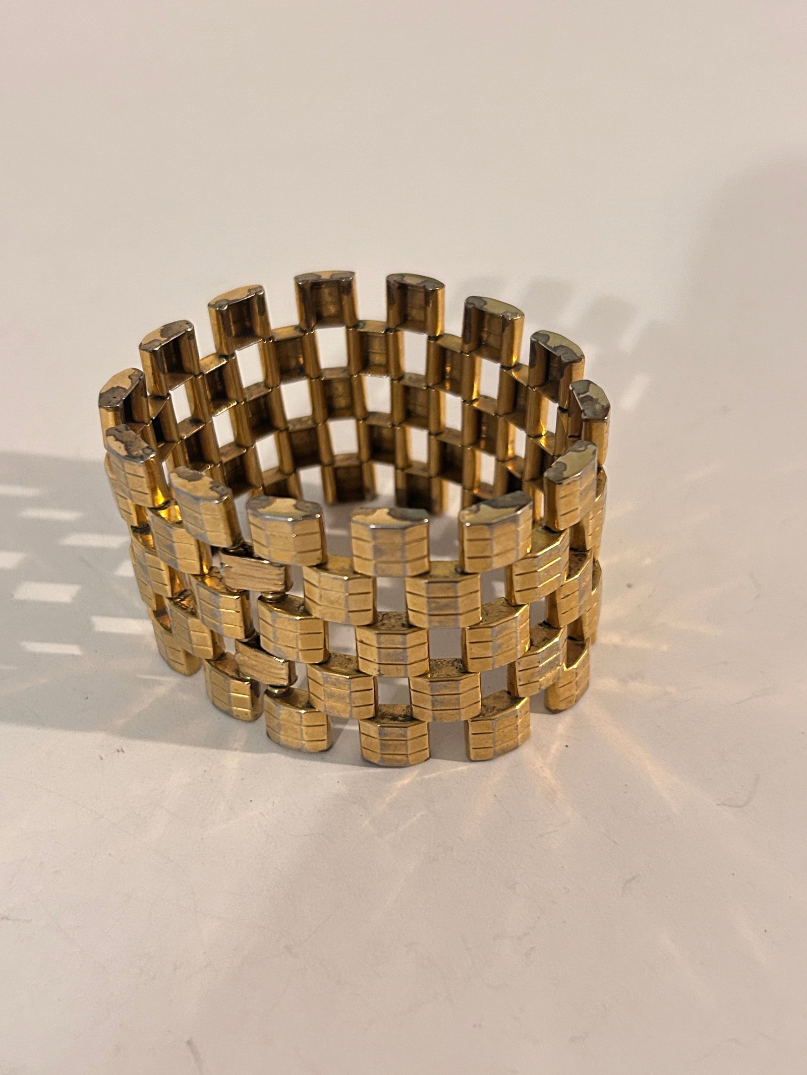 Vintage Gold Tone Link Statement Wide Bracelet 7": Vintage Gold Tone Link Statement Wide Bracelet 7" Please view all photos as they are part of the description and condition of this Item, Feel free to contact me with questions or picture requests! Use