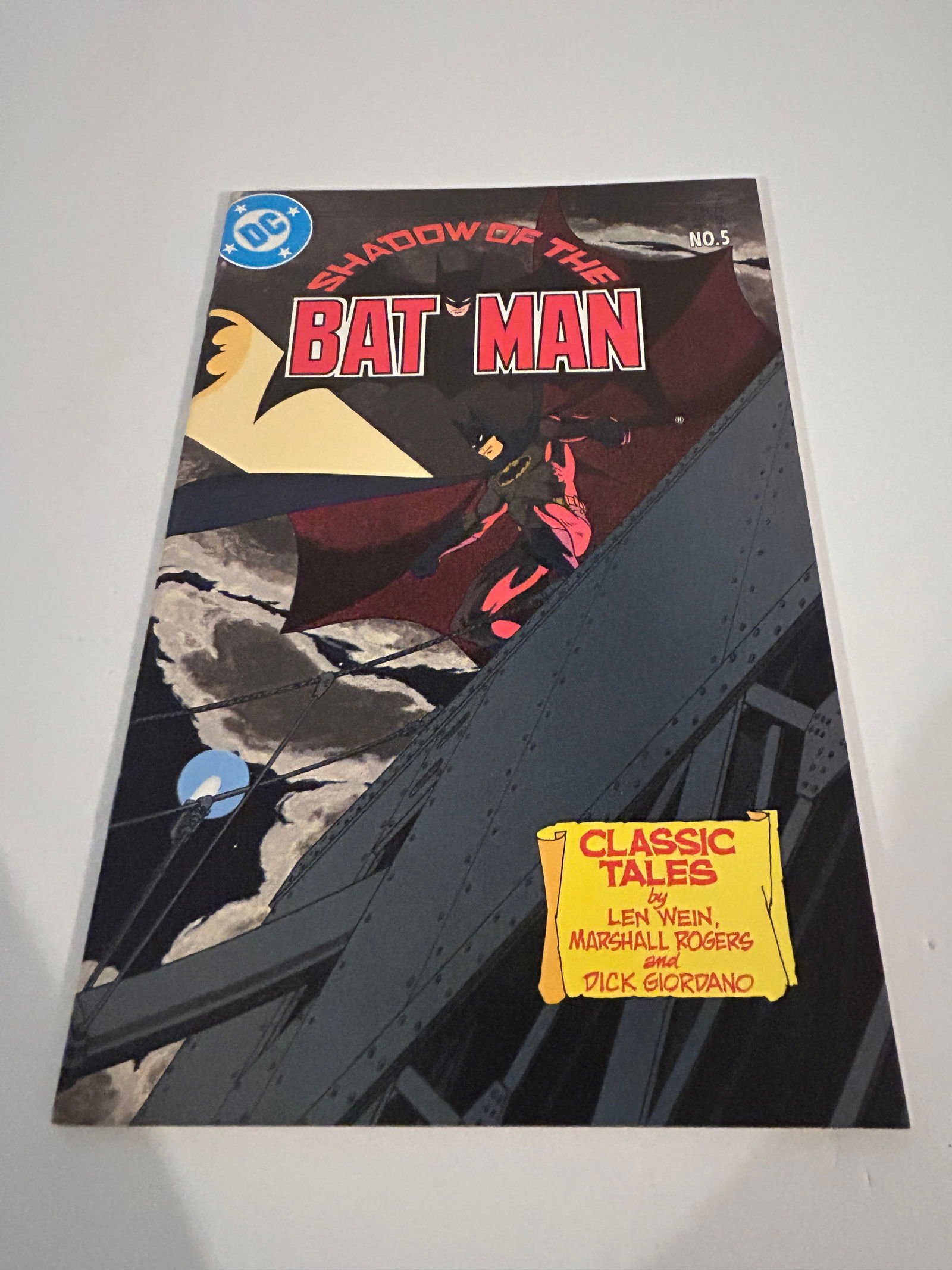 Vintage Comic Book Bat Man Shadow of the Bat # 5: Vintage Comic Book Bat Man Shadow of the Bat # 5 Please view all photos as they are part of the description and condition of this Item, Feel free to contact me with questions or picture requests! Used