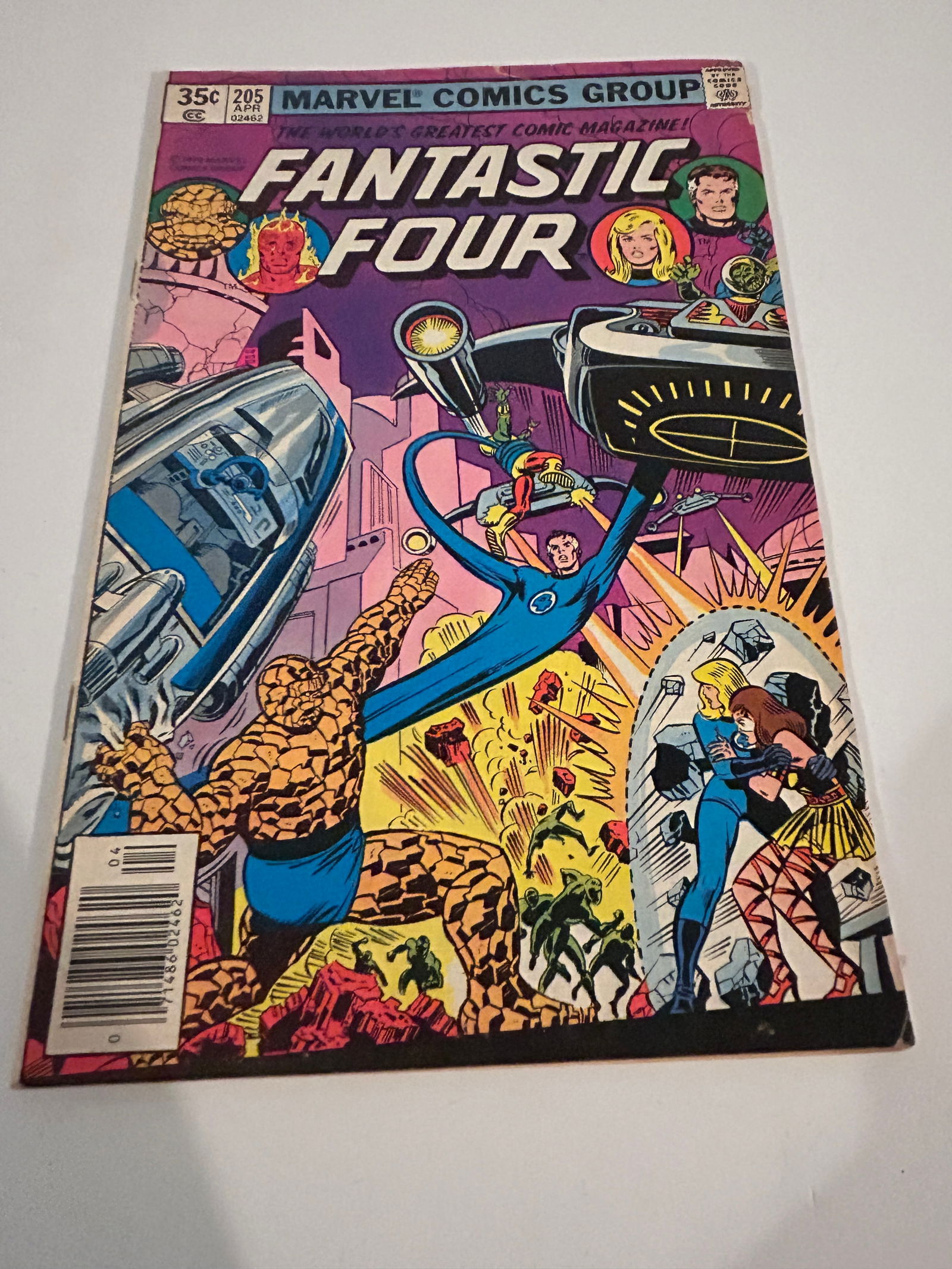 Vintage Comic Book Fantastic Four # 205: Vintage Comic Book Fantastic Four # 205 Please view all photos as they are part of the description and condition of this Item, Feel free to contact me with questions or picture requests! Used Item AS