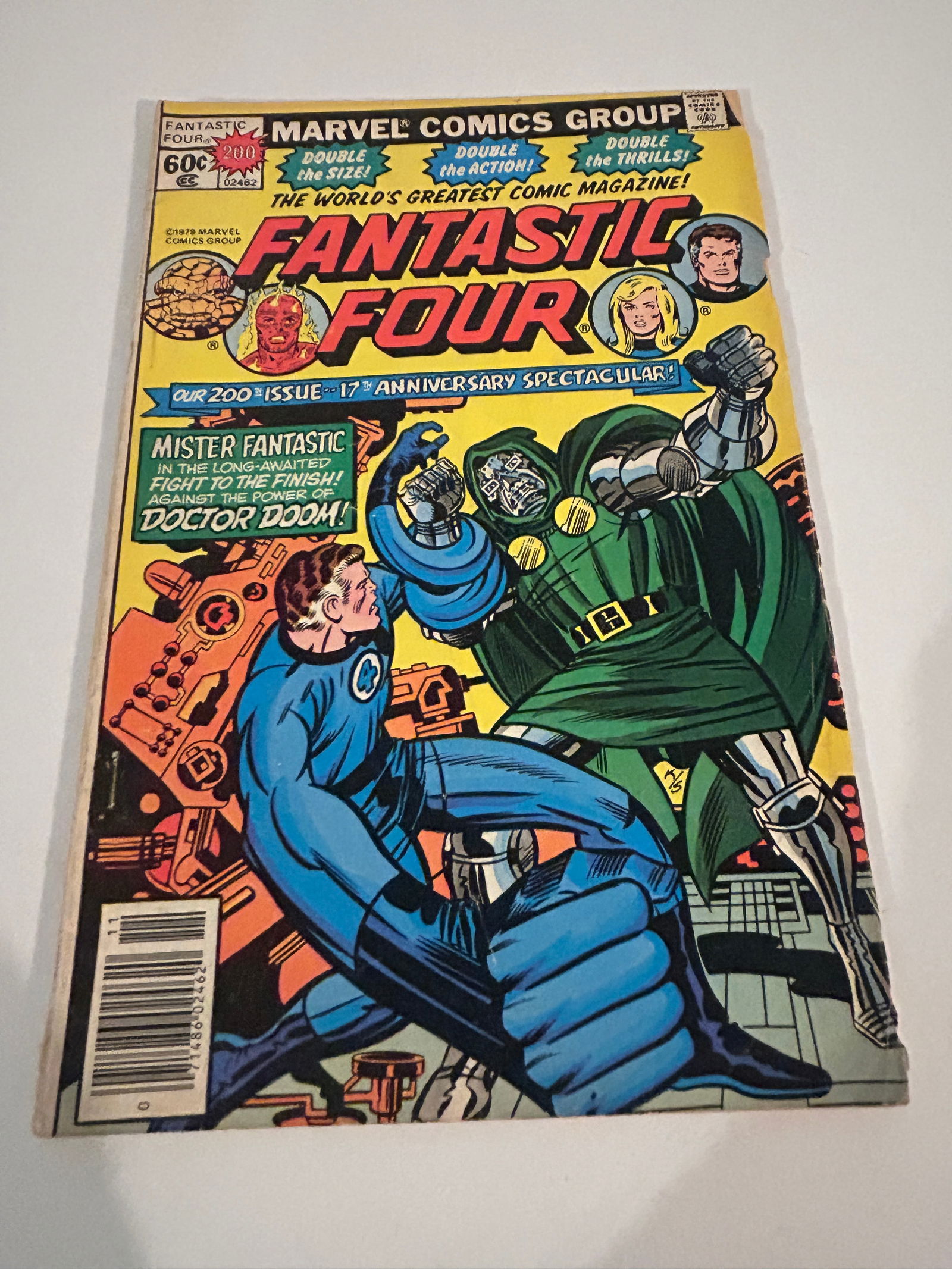 Vintage Comic Book Fantastic Four # 200: Vintage Comic Book Fantastic Four # 200 Please view all photos as they are part of the description and condition of this Item, Feel free to contact me with questions or picture requests! Used Item AS