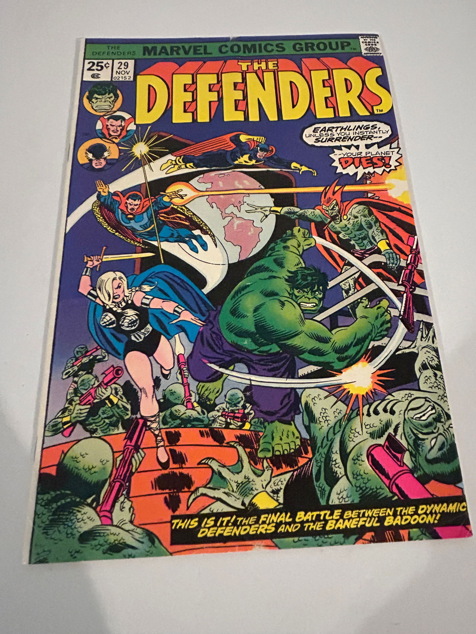 Vintage Comic Book the Defenders # 29: Vintage Comic Book the Defenders # 29 Please view all photos as they are part of the description and condition of this Item, Feel free to contact me with questions or picture requests! Used Item AS IS