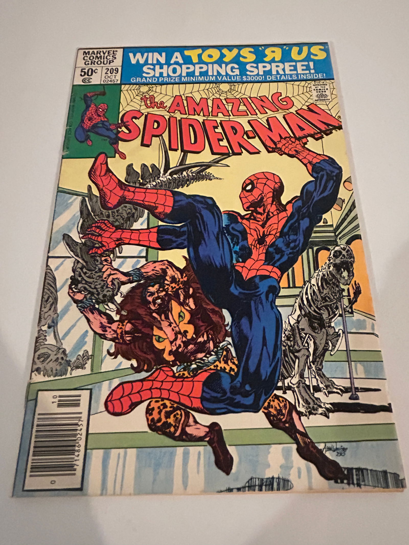Vintage Comic Book the Amazing SpiderMan # 209: Vintage Comic Book the Amazing SpiderMan # 209 Please view all photos as they are part of the description and condition of this Item, Feel free to contact me with questions or picture requests! Used I