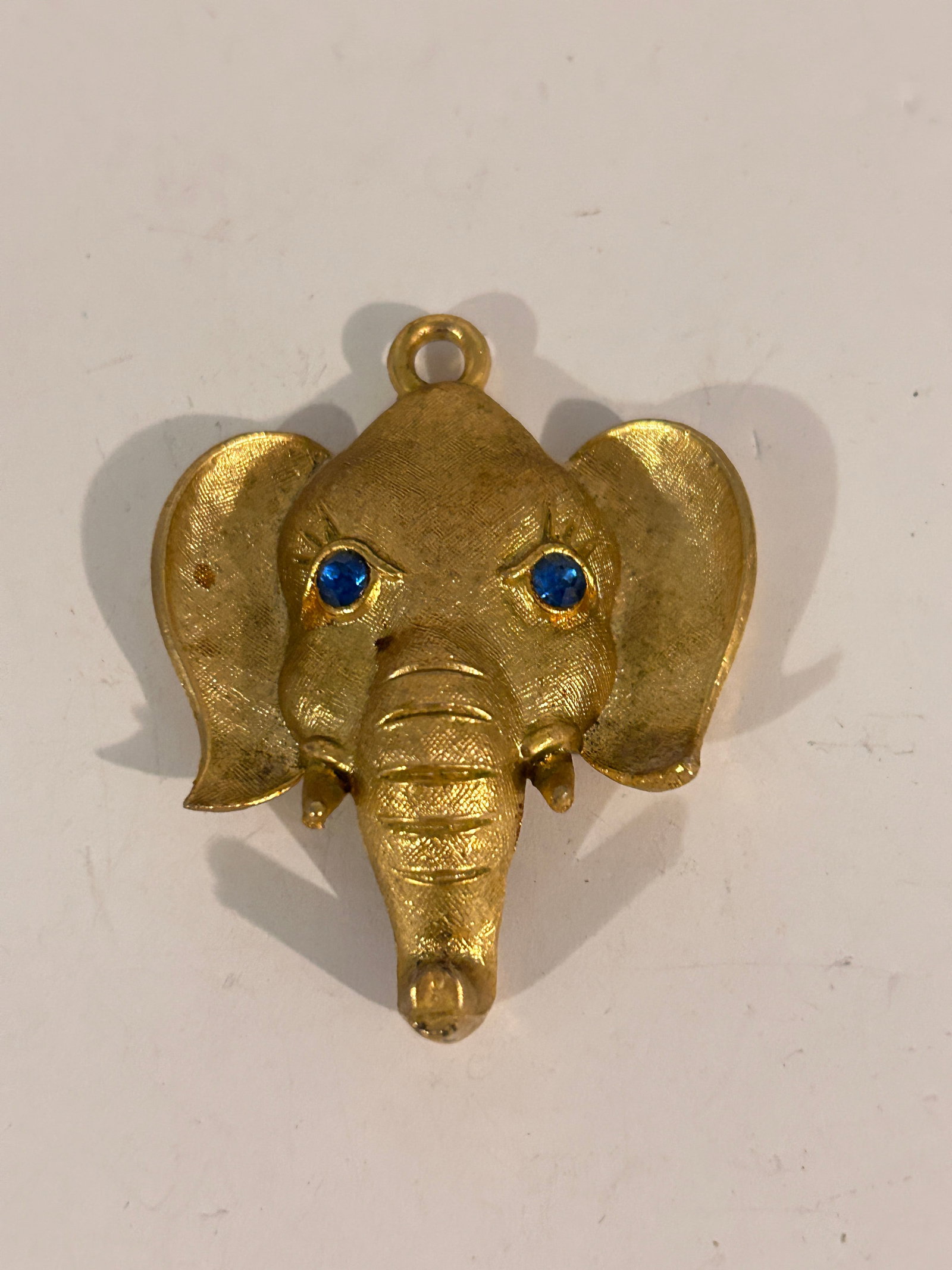 Vintage Gold-tone 3" Elephant Head Trunk Up Pendant: Vintage Gold-tone 3" Elephant Head Trunk Up Pendant Please view all photos as they are part of the description and condition of this Item, Feel free to contact me with questions or picture requests! U