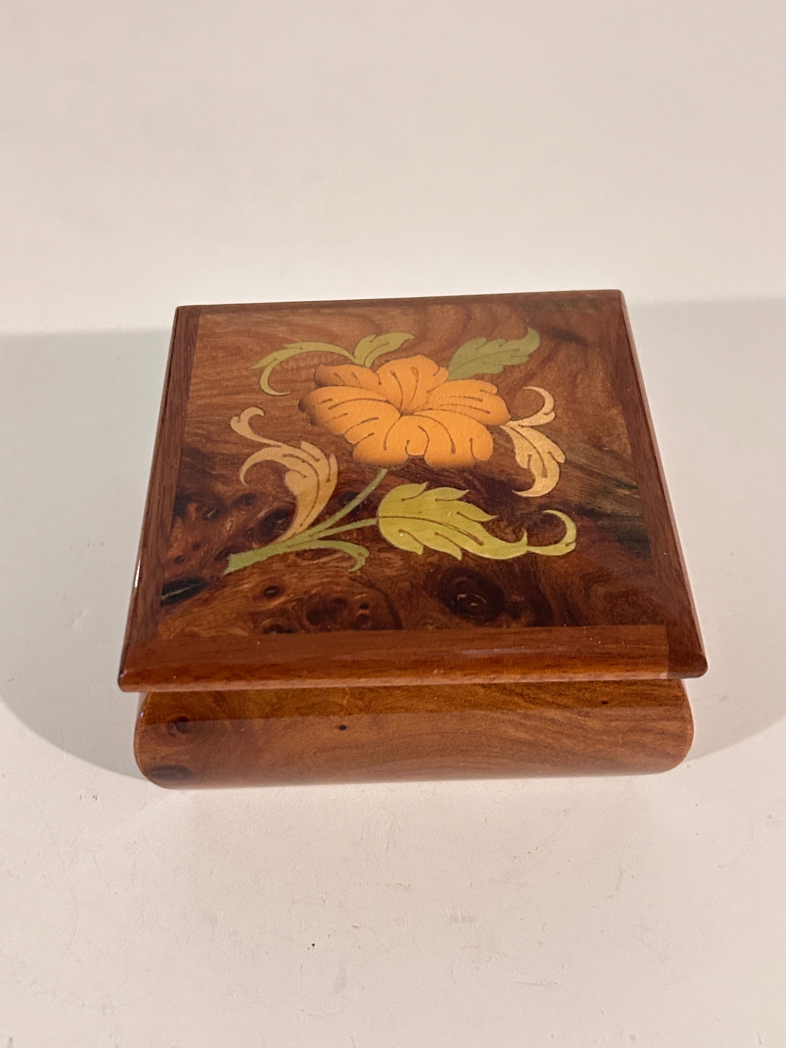 Vintage Italian Wood Inlaid Mini Trinket Jewelry Box 3 1/2" X 3 1/2": Vintage Italian Wood Inlaid Mini Trinket Jewelry Box 3 1/2" X 3 1/2" Please view all photos as they are part of the description and condition of this Item, Feel free to contact me with questions or pi
