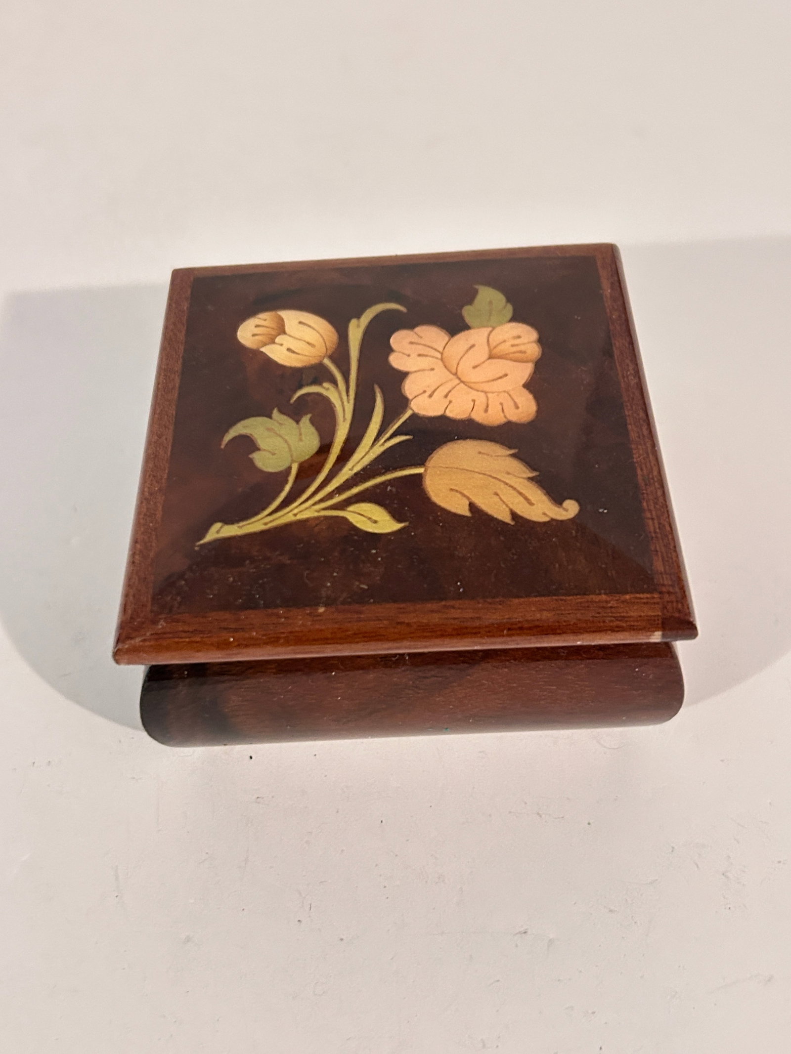 Vintage Italian Wood Inlaid Mini Trinket Jewelry Box 3 1/2" X 3 1/2": Vintage Italian Wood Inlaid Mini Trinket Jewelry Box 3 1/2" X 3 1/2" Please view all photos as they are part of the description and condition of this Item, Feel free to contact me with questions or pi