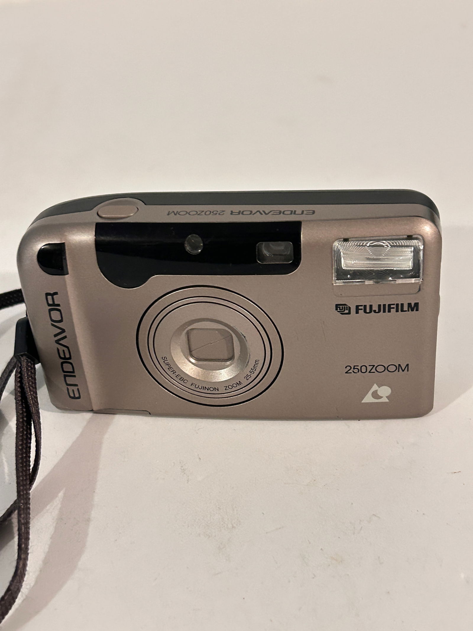 Vintage Fujifilm Fotonex 250ZOOM Point & Shoot Film Camera: Vintage Fujifilm Fotonex 250ZOOM Point & Shoot Film Camera Please view all photos as they are part of the description and condition of this Item, Feel free to contact me with questions or picture requ