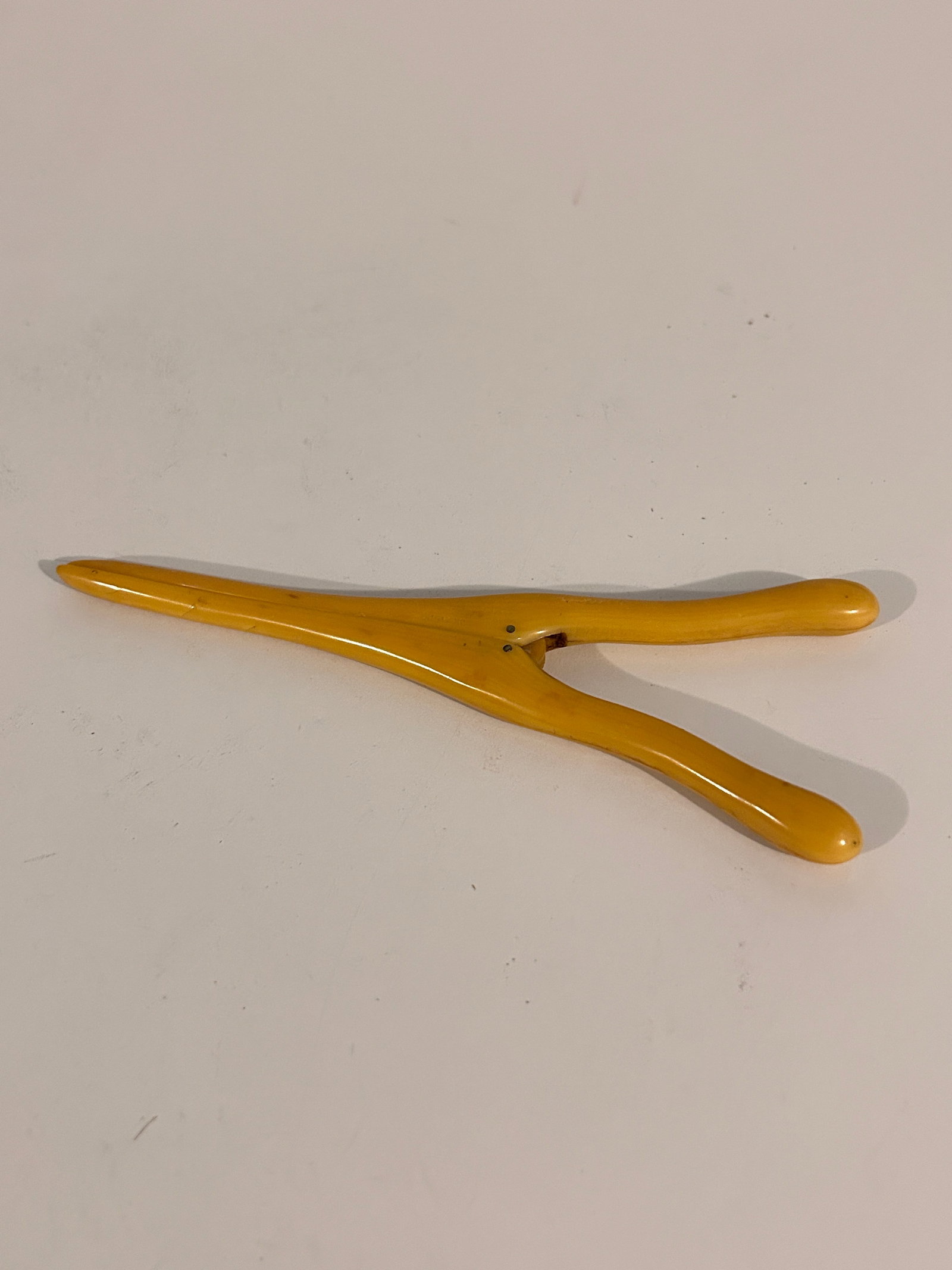 Antique Victorian Celluloid Glove Stretcher: Antique Victorian Celluloid Glove Stretcher Please view all photos as they are part of the description and condition of this Item, Feel free to contact me with questions or picture requests! Used Item