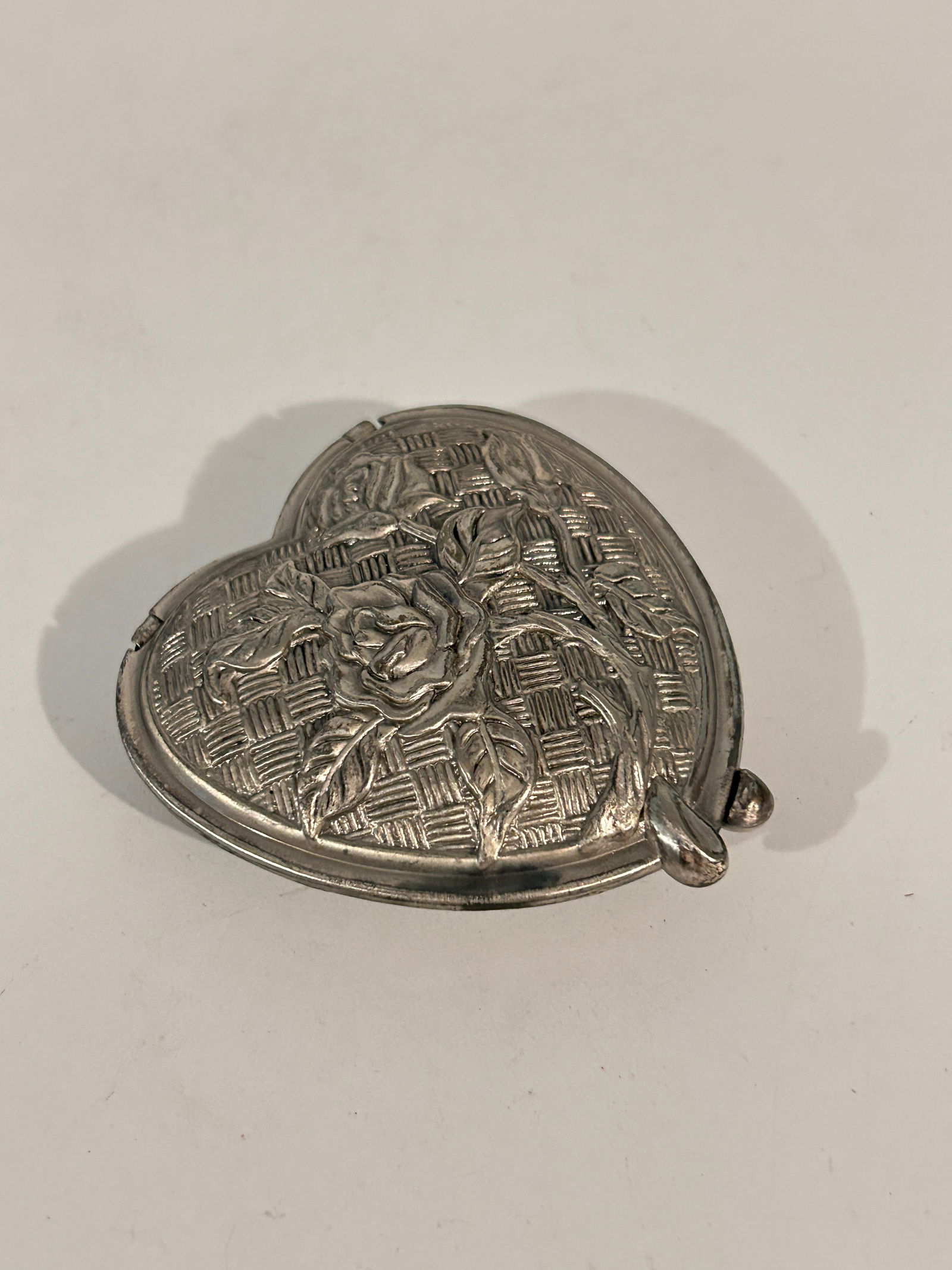 Vintage Pewter Basket Weave Rose Double Compact Locket Style Mirror (1 of 4)