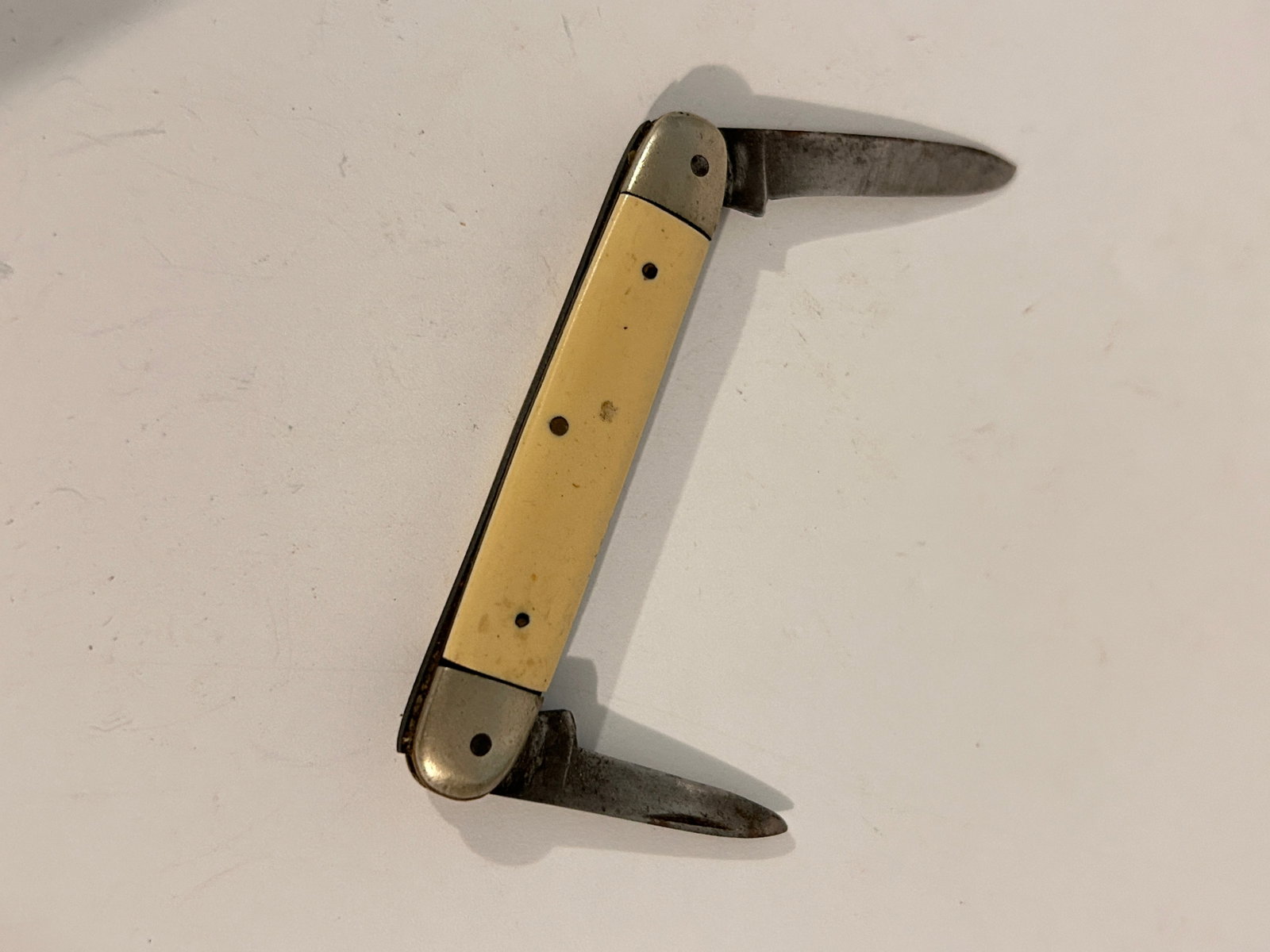 Vintage Germany Pocket Knife 3": Vintage Germany Pocket Knife 3" Please view all photos as they are part of the description and condition of this Item, Feel free to contact me with questions or picture requests! Used Item AS IS