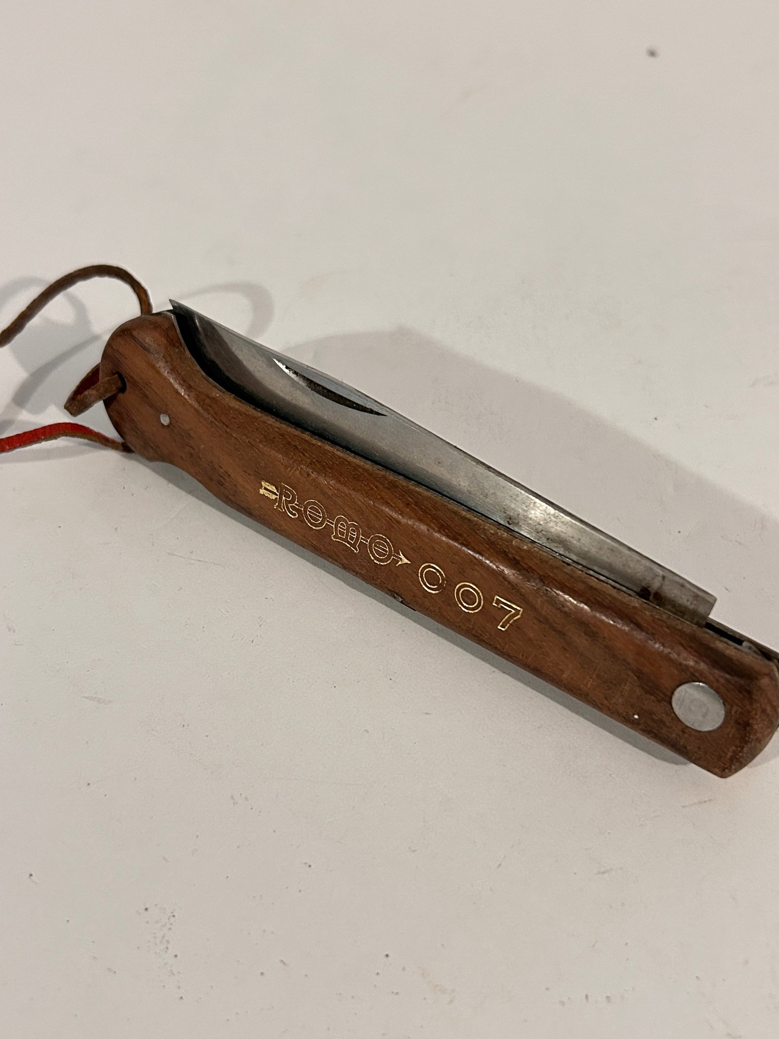 Vintage Romo 007 Pocket Knife no snap: Vintage Romo 007 Pocket Knife no snap Please view all photos as they are part of the description and condition of this Item, Feel free to contact me with questions or picture requests! Used Item AS IS