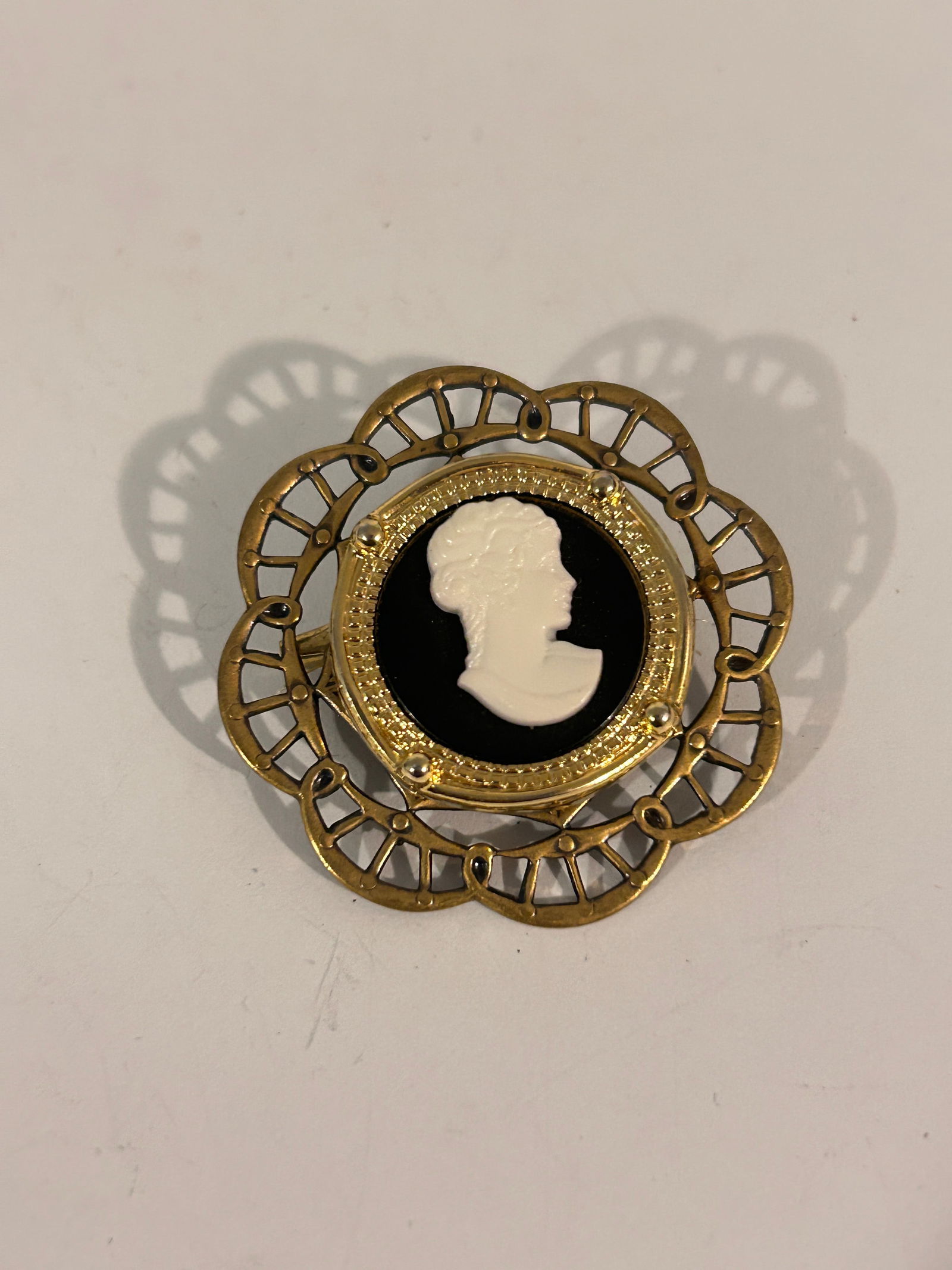 Victorian antique lady Cameo black & white filigree gold tone brooch: Victorian antique lady Cameo black & white filigree gold tone brooch Please view all photos as they are part of the description and condition of this Item, Feel free to contact me with questions or pi