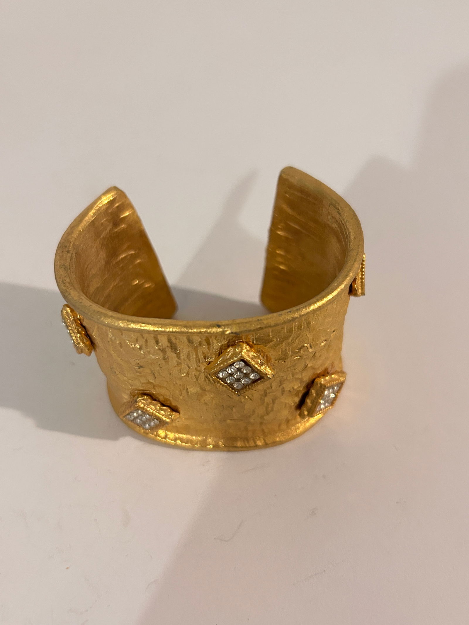 Vintage gold tone cuff Bracelet 7" (1 of 4)