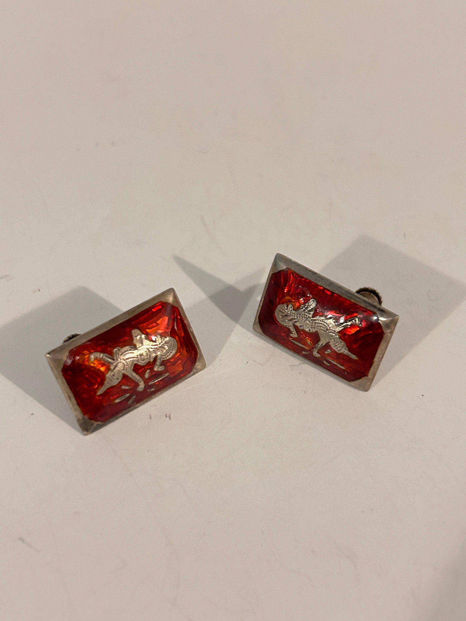 Vintage Thailand Siam Screw Back Square Red Earrings: Vintage Thailand Siam Screw Back Square Red Earrings Please view all photos as they are part of the description and condition of this Item, Feel free to contact me with questions or picture requests! 