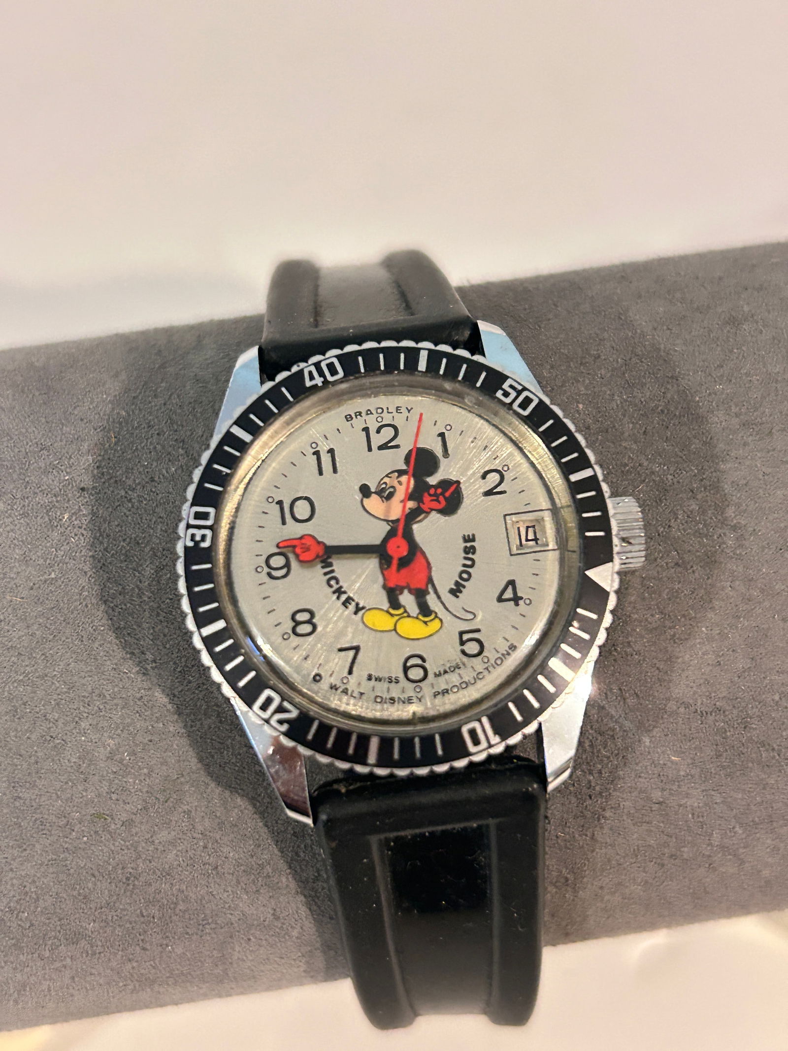 Vintage Disney Bradley Mickey Mouse Sport Diver Swiss Watch - VG - Runs: Vintage Disney Bradley Mickey Mouse Sport Diver Swiss Watch - VG - Runs Please view all photos as they are part of the description and condition of this Item, Feel free to contact me with questions or
