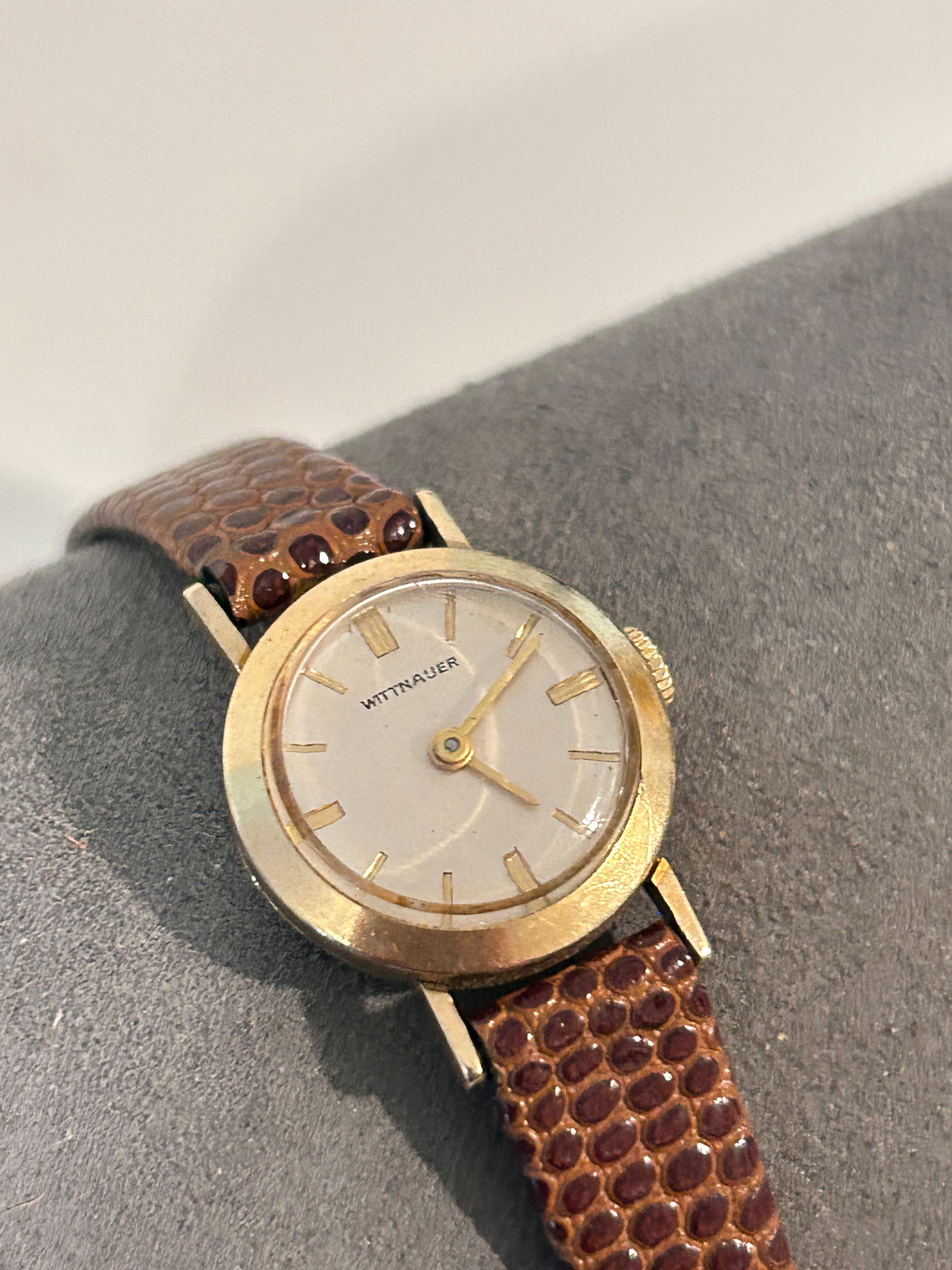 Vintage Wittinauer Mech Working ladies watch with a gold-filled case and a brown lizard-pattern (1 of 4)