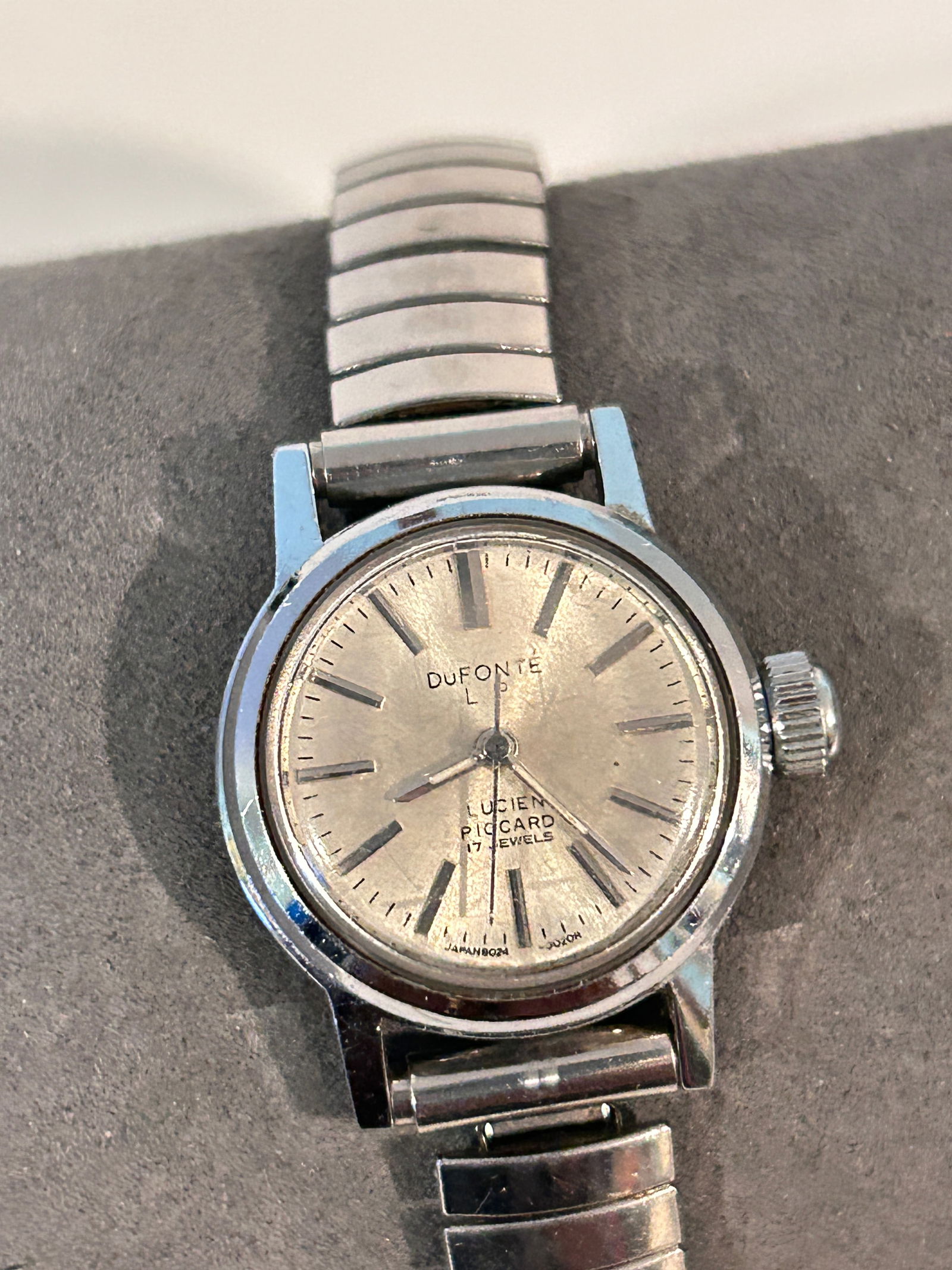 Vintage Ladies mech working Watch Dufonte Lucien Piccard: Vintage Ladies mech working Watch Dufonte Lucien Piccard Please view all photos as they are part of the description and condition of this Item, Feel free to contact me with questions or picture reques