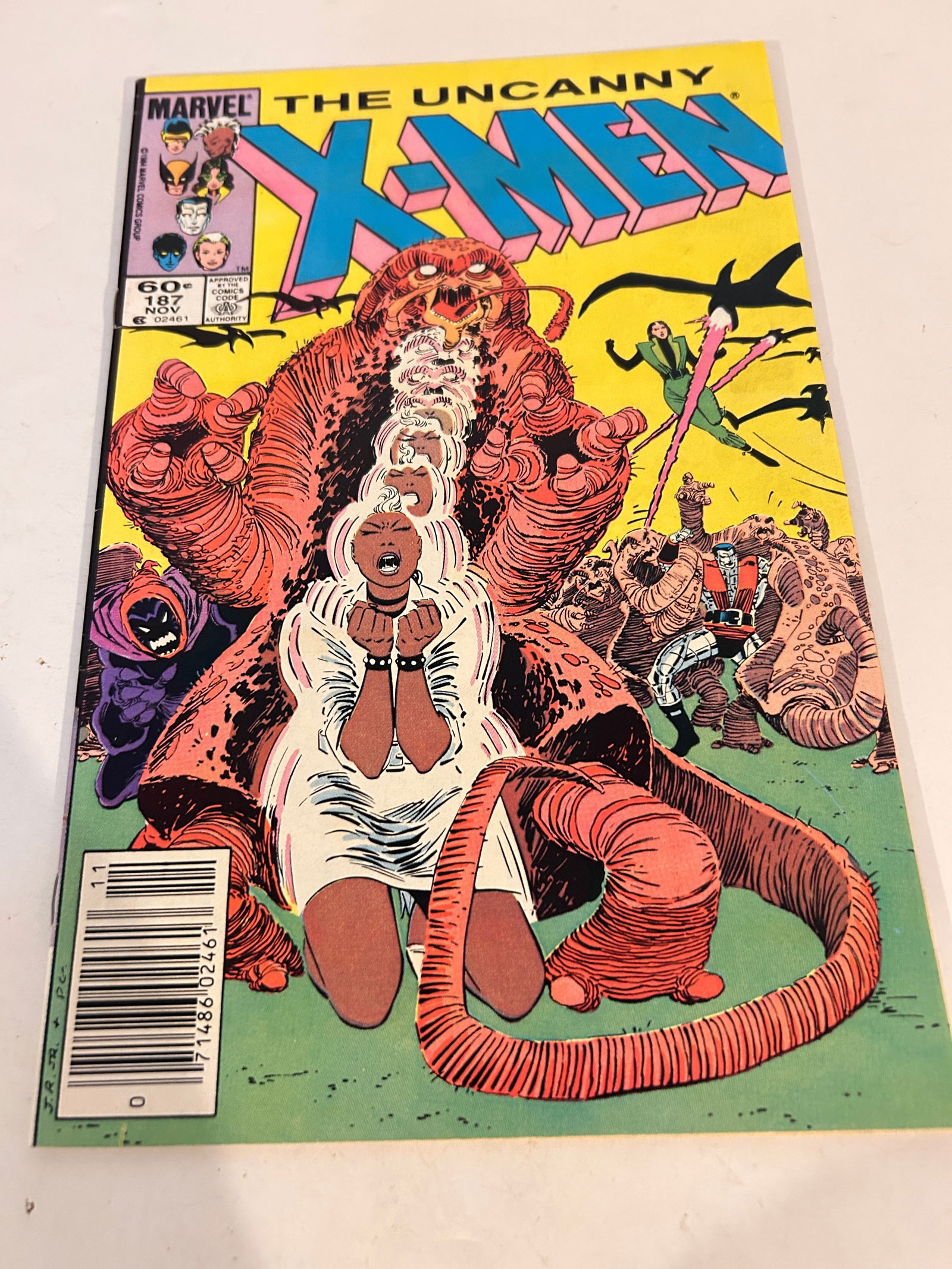 Vintage Comic Book X-Men # 187: Vintage Comic Book X-Men # 187 Please view all photos as they are part of the description and condition of this Item, Feel free to contact me with questions or picture requests! Used Item AS IS