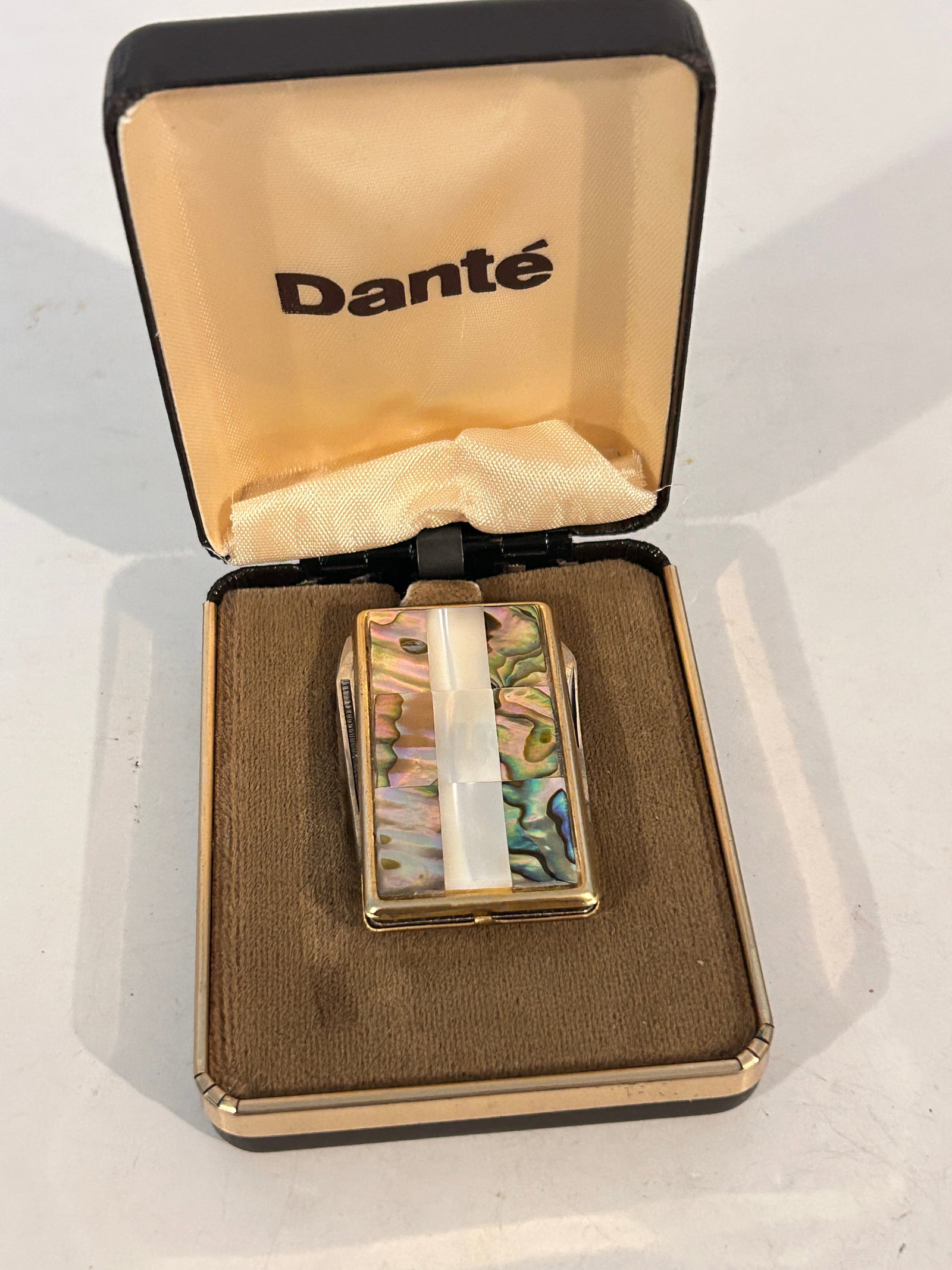 Vintage Dante mother of pearl money clip knife: Vintage Dante mother of pearl money clip knife Please view all photos as they are part of the description and condition of this Item, Feel free to contact me with questions or picture requests! Used I