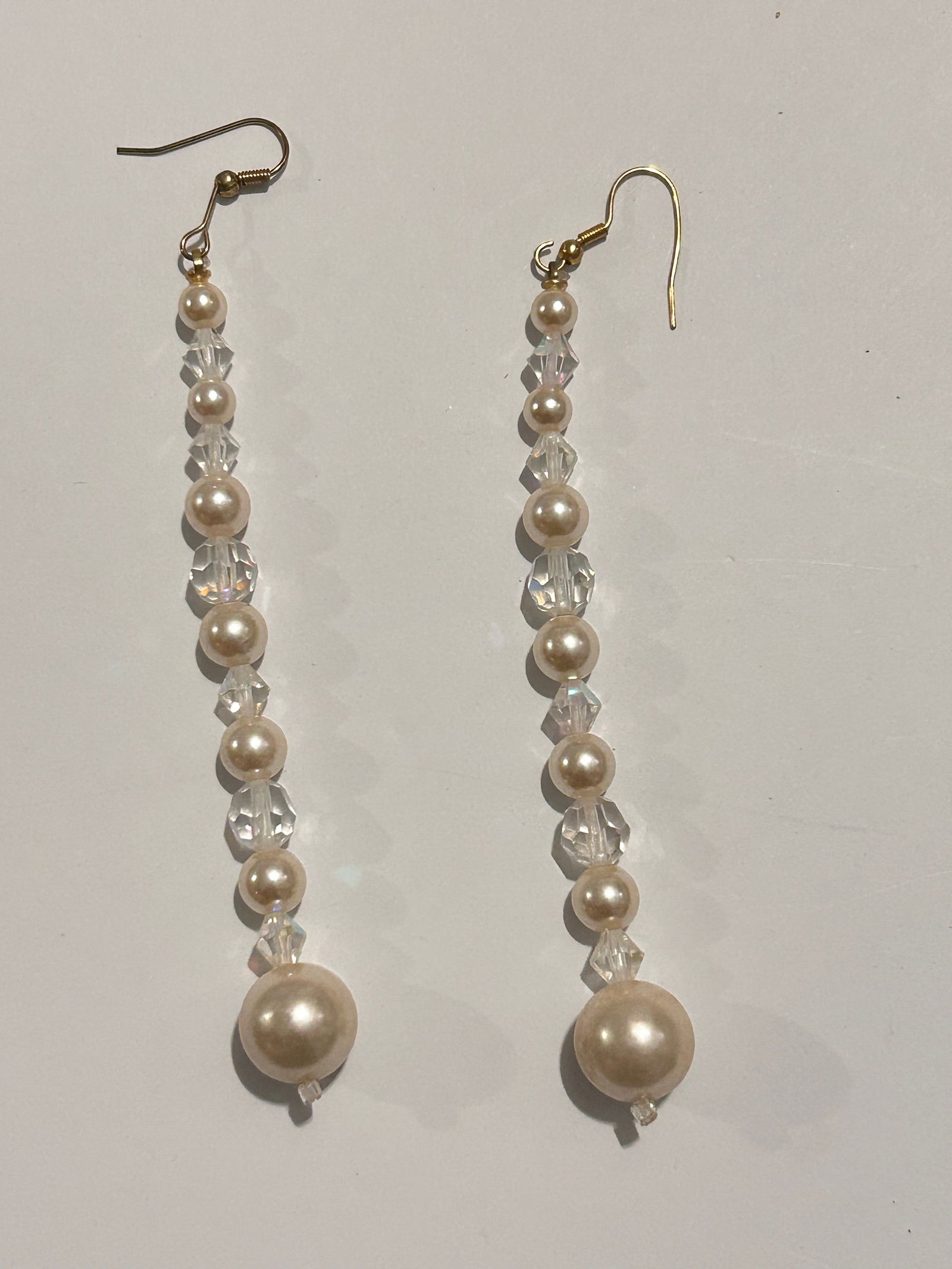 Vintage Faux Pearl Rhinestone Fashion Earrings: Vintage Faux Pearl Rhinestone Fashion Earrings Please view all photos as they are part of the description and condition of this Item, Feel free to contact me with questions or picture requests! Used I