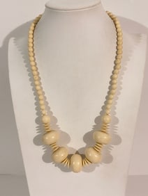 Vintage white Acrylic bead Necklace Sz 22"